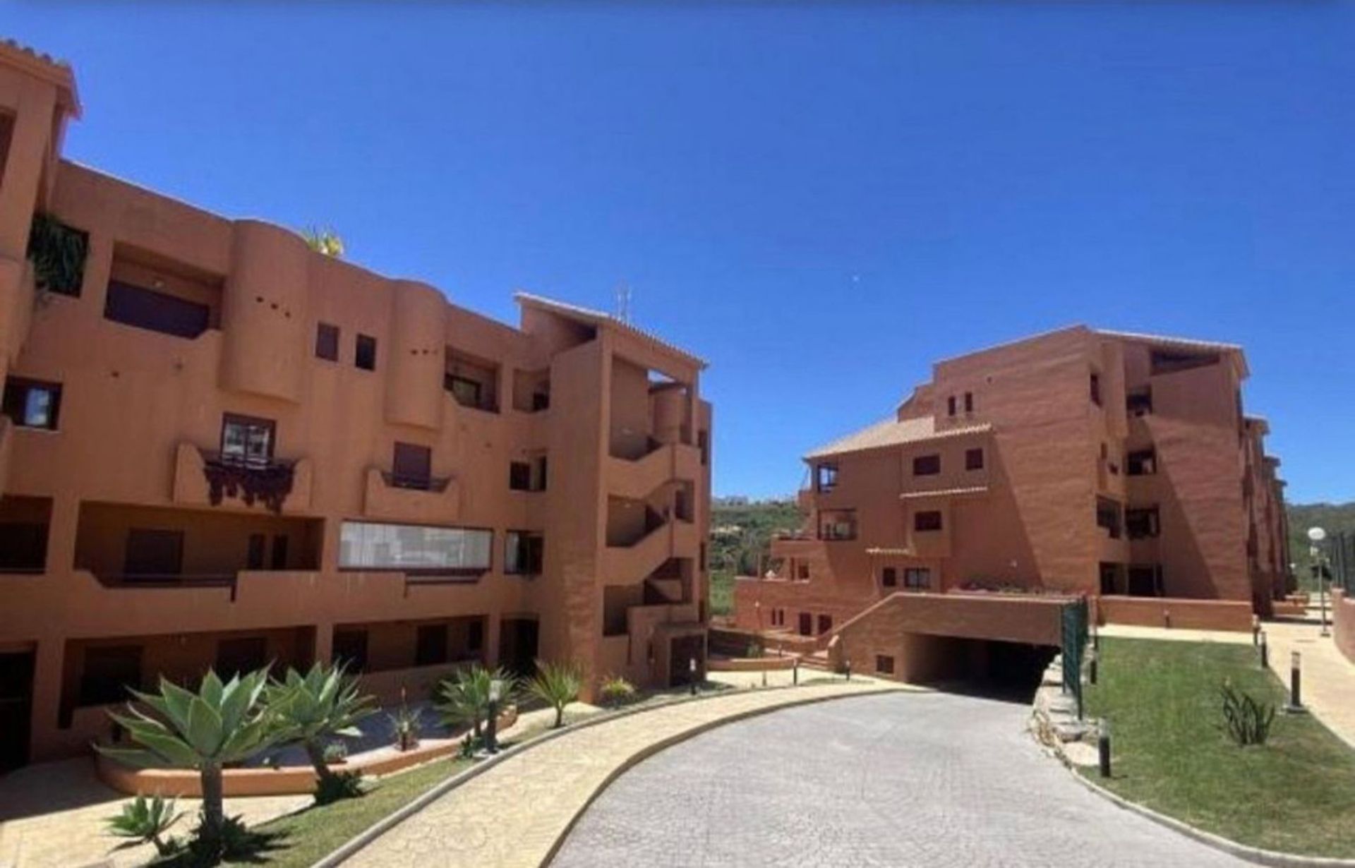 Kondominium dalam Puerto de la Duquesa, Andalusia 10942167