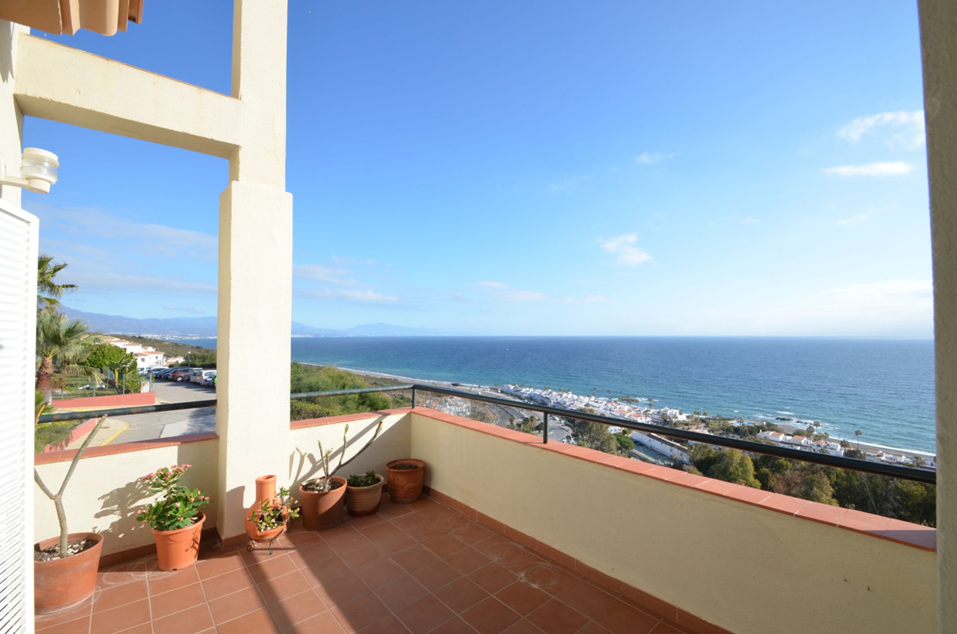 Condominio nel Puerto de la Duquesa, Andalusia 10942182