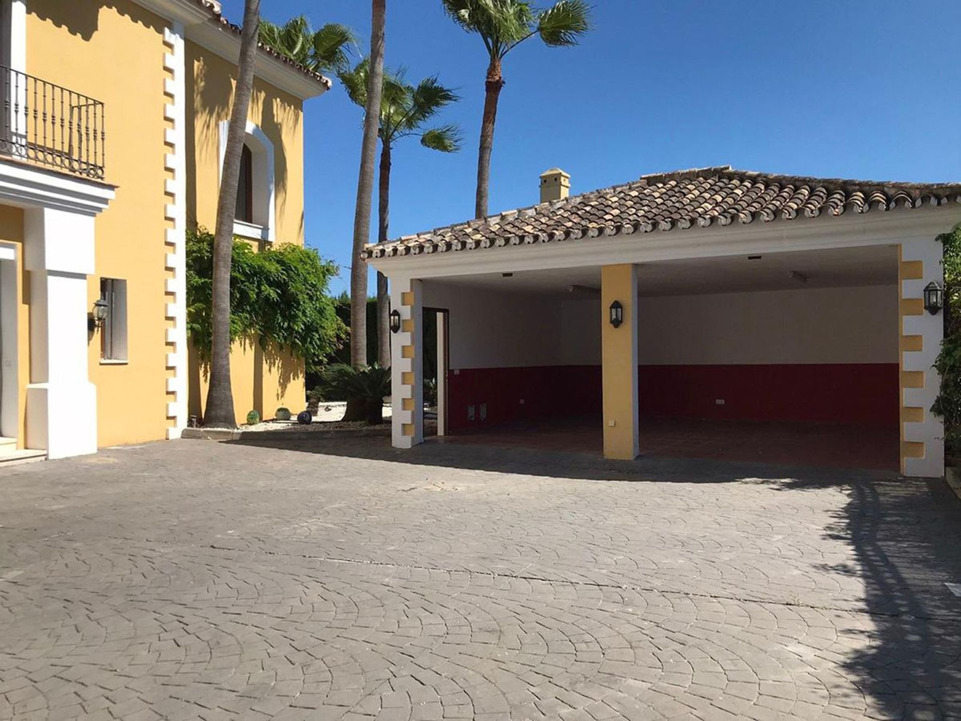 Rumah di Estepona, Andalusia 10942359