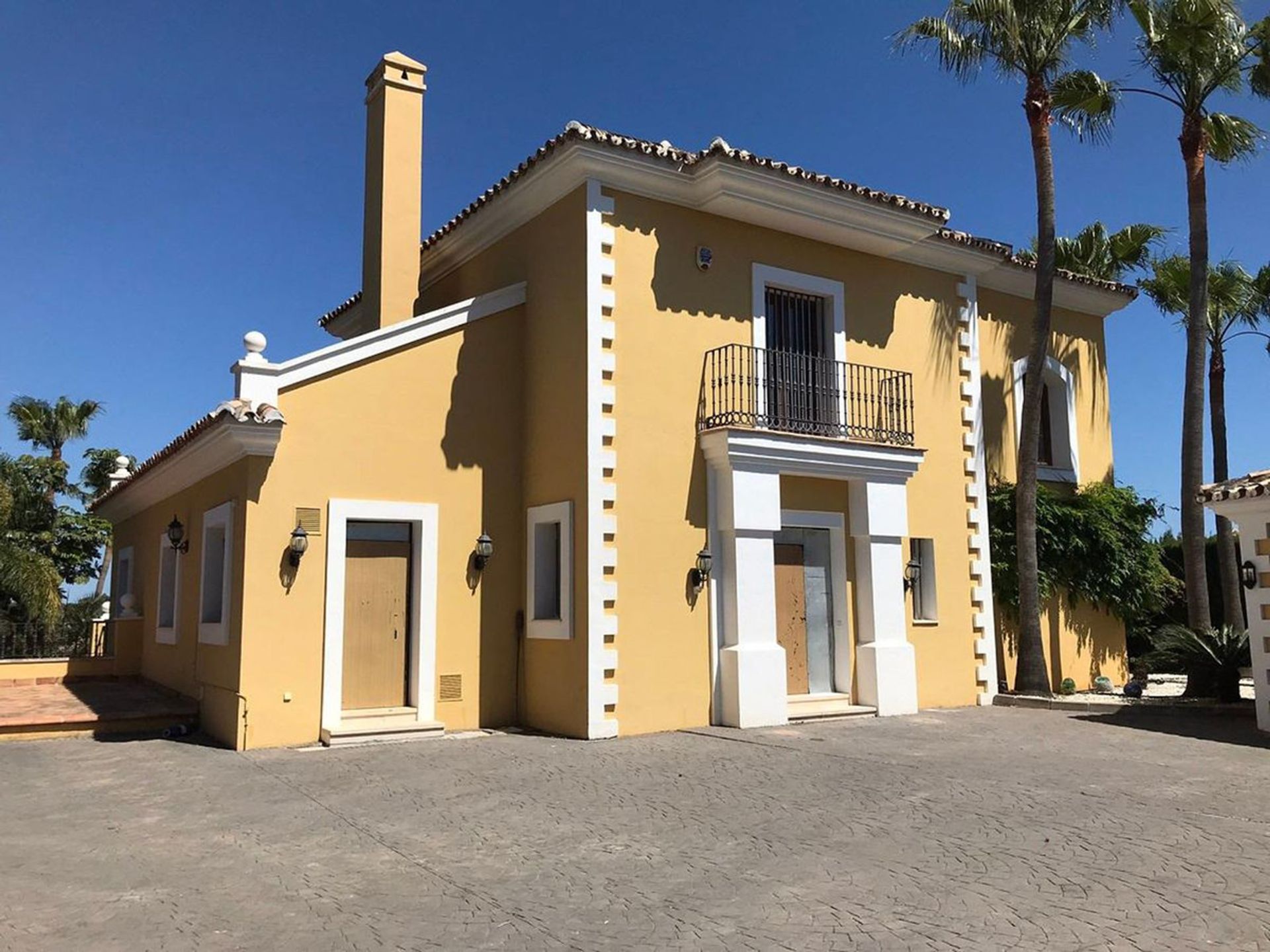 Rumah di Estepona, Andalusia 10942359