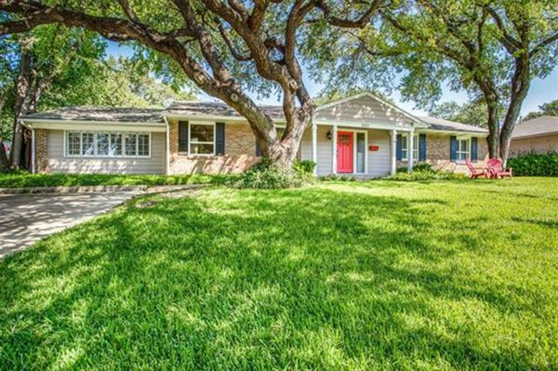 House in Farmers Branch, Texas 10943481