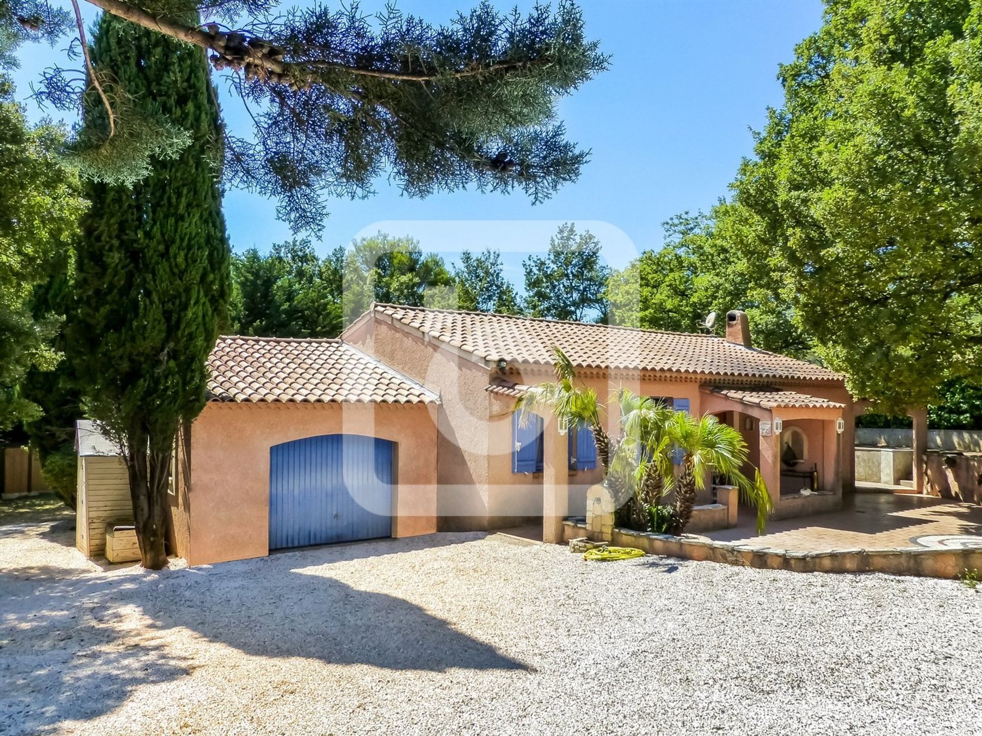 Haus im La Roquebrussanne, Provence-Alpes-Cote d'Azur 10943628