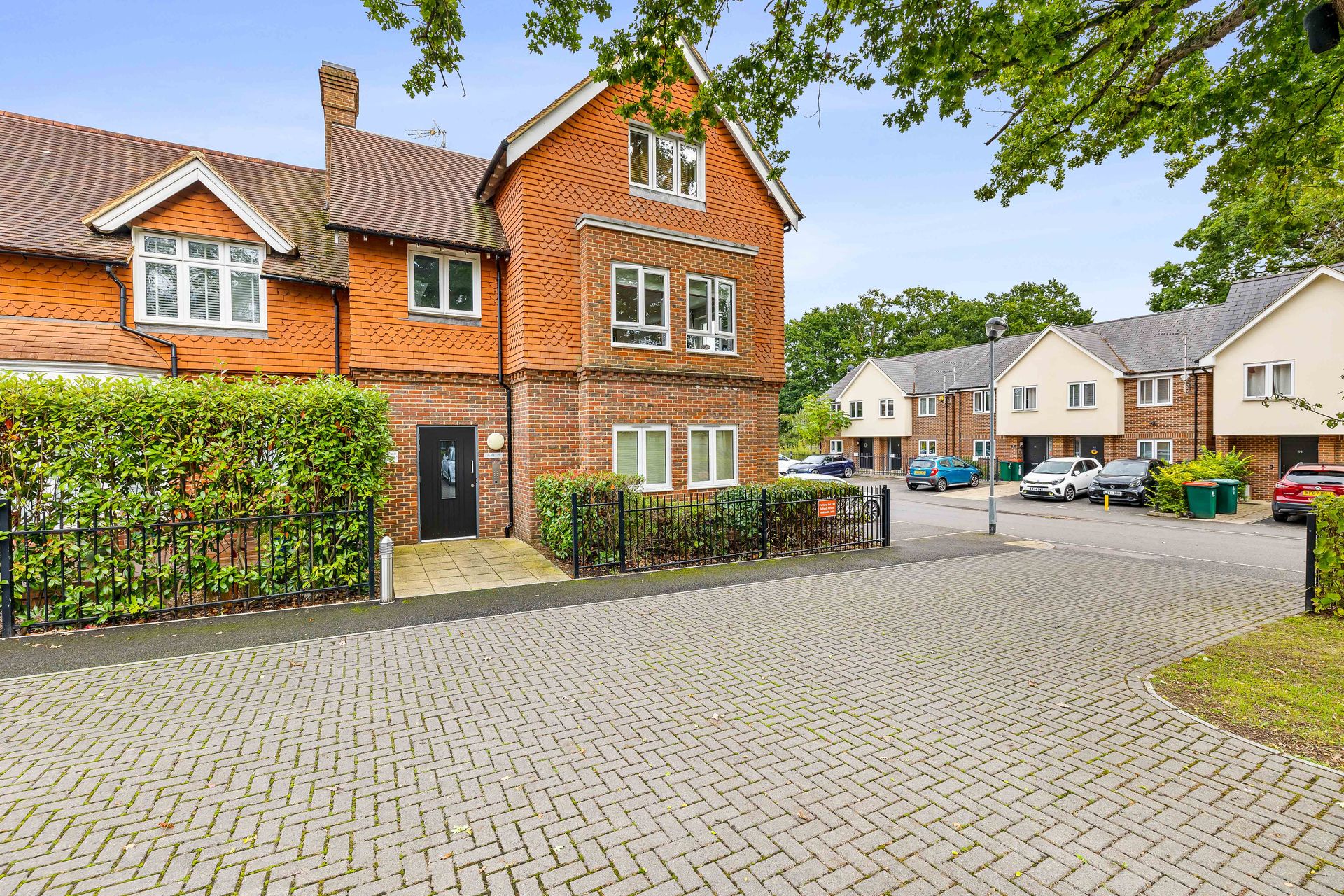 Condominium in Ifield, West Sussex 10943639