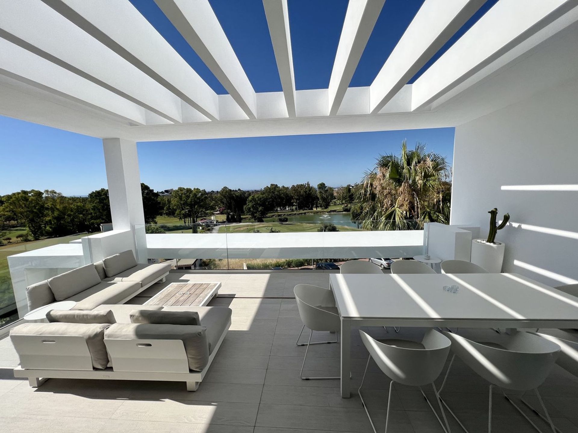 Condominium in Benahavis, Andalusia 10944124