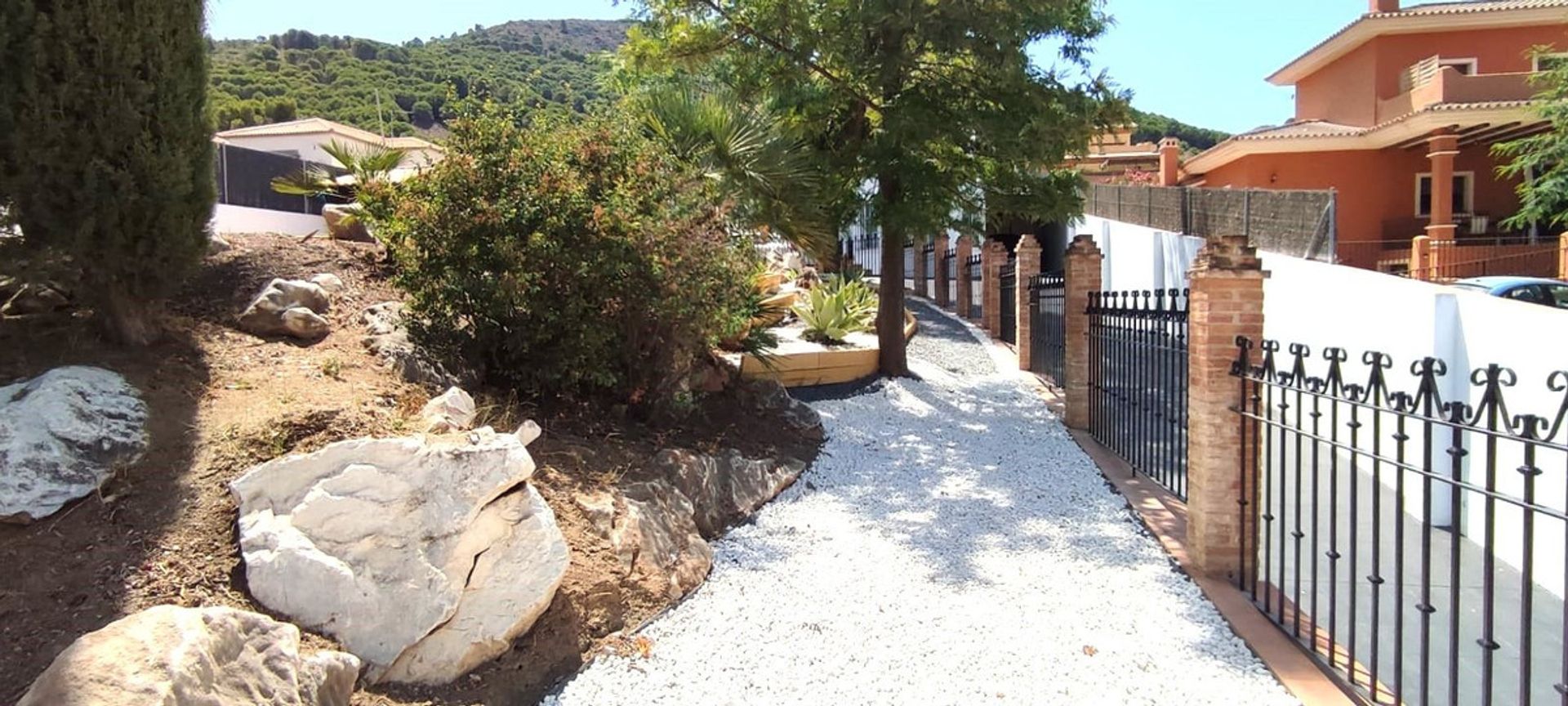 House in Alhaurín de la Torre, Andalusia 10944182