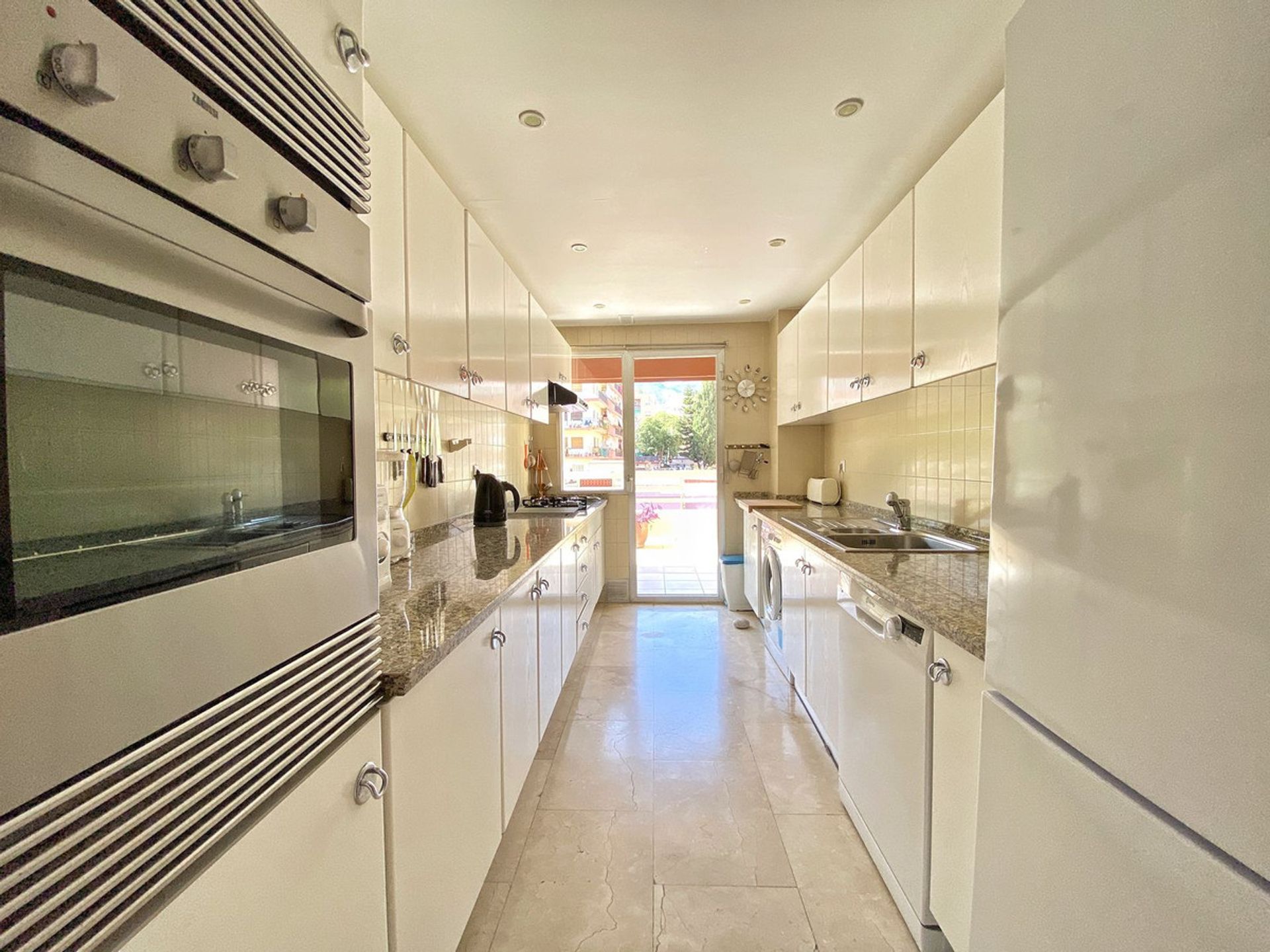 Condominio en Marbella, Andalusia 10944555