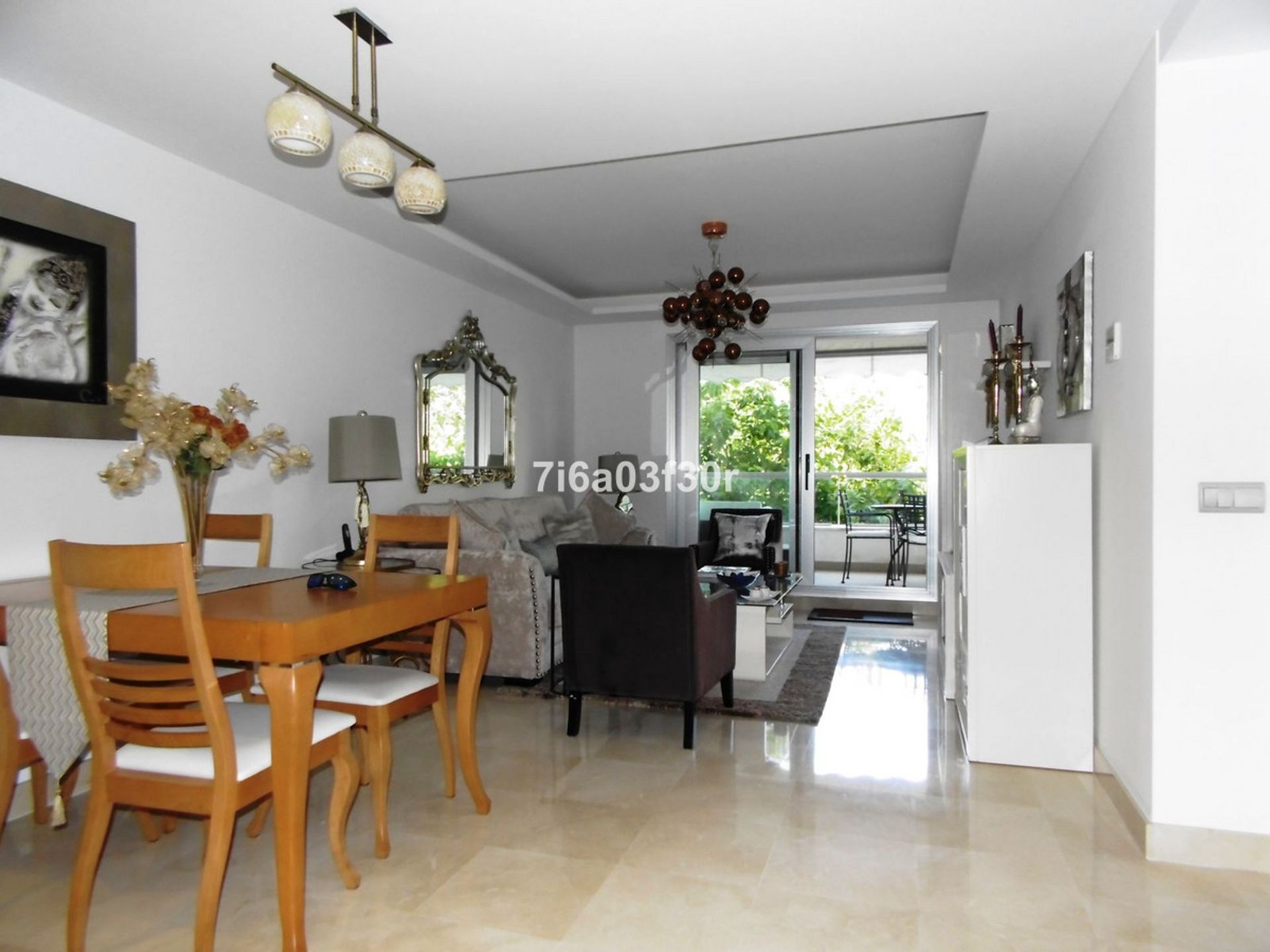 Condominium dans San Pedro de Alcántara, Andalousie 10944927