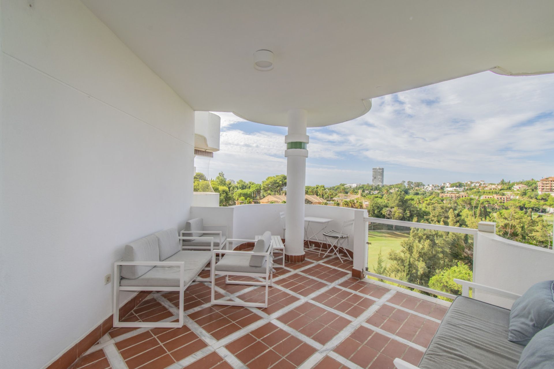 Condominium in Marbella, Andalusië 10945186