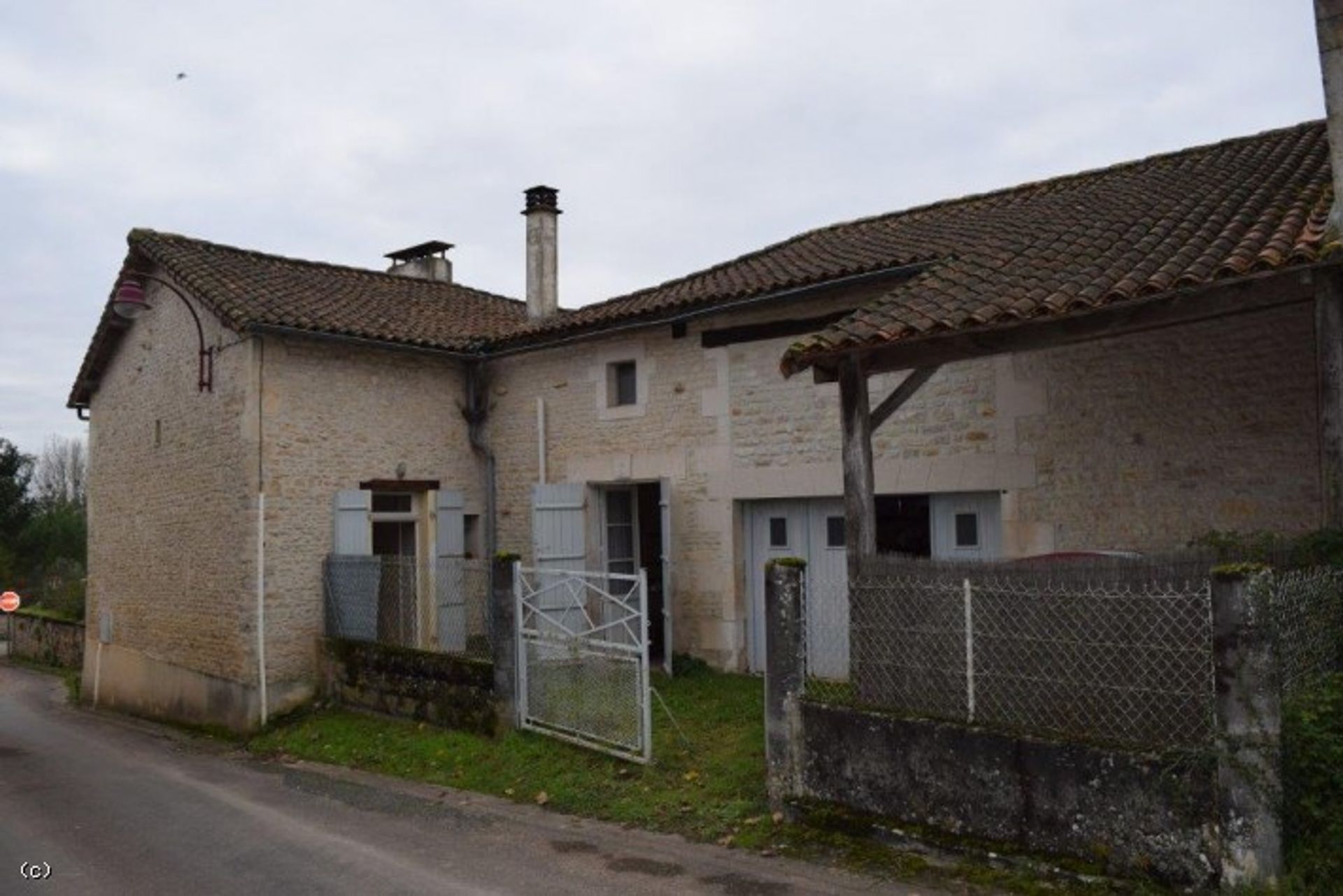 Casa nel Ruffec, Nouvelle-Aquitaine 10945284