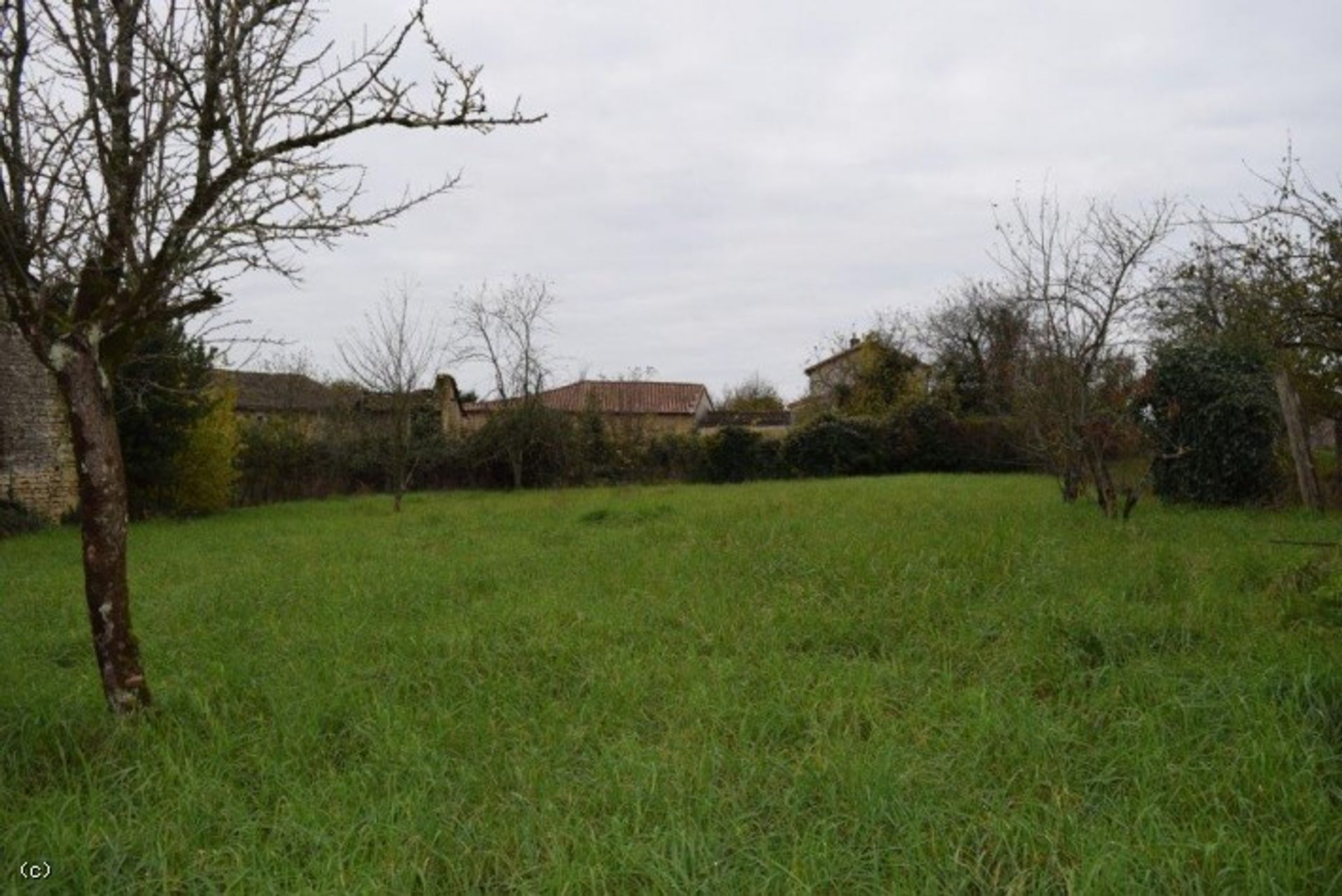 Rumah di Ruffec, Nouvelle-Aquitaine 10945284