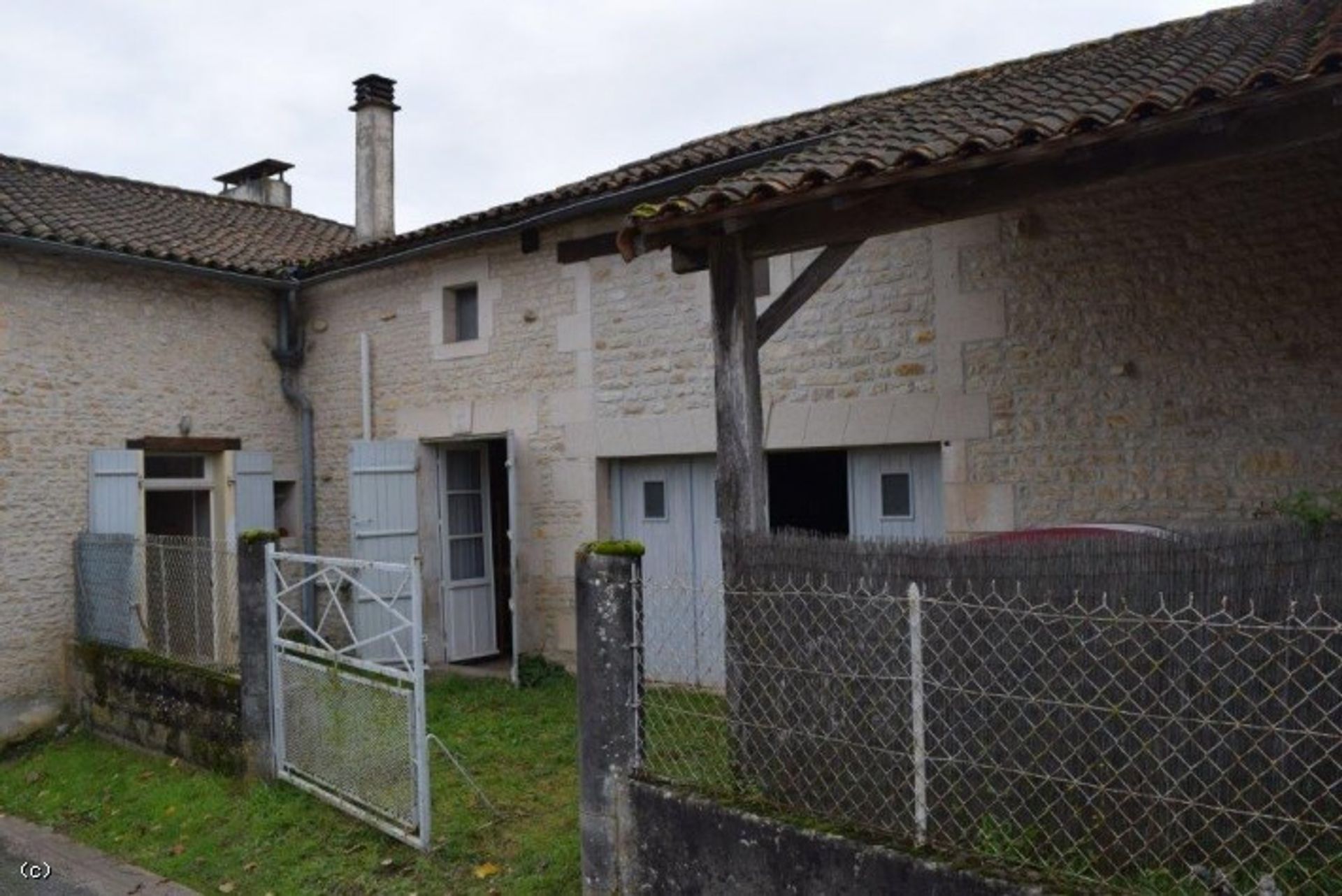 Hus i Ruffec, Nouvelle-Aquitaine 10945284