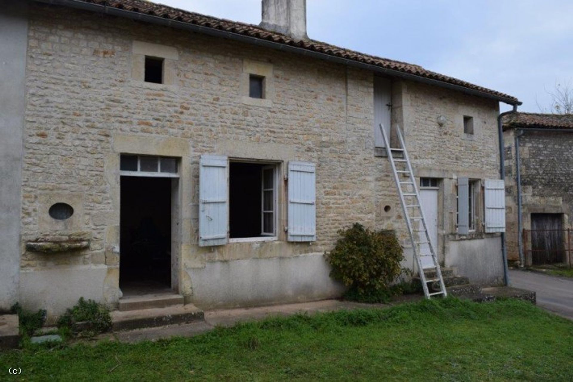 Casa nel Ruffec, Nouvelle-Aquitaine 10945284