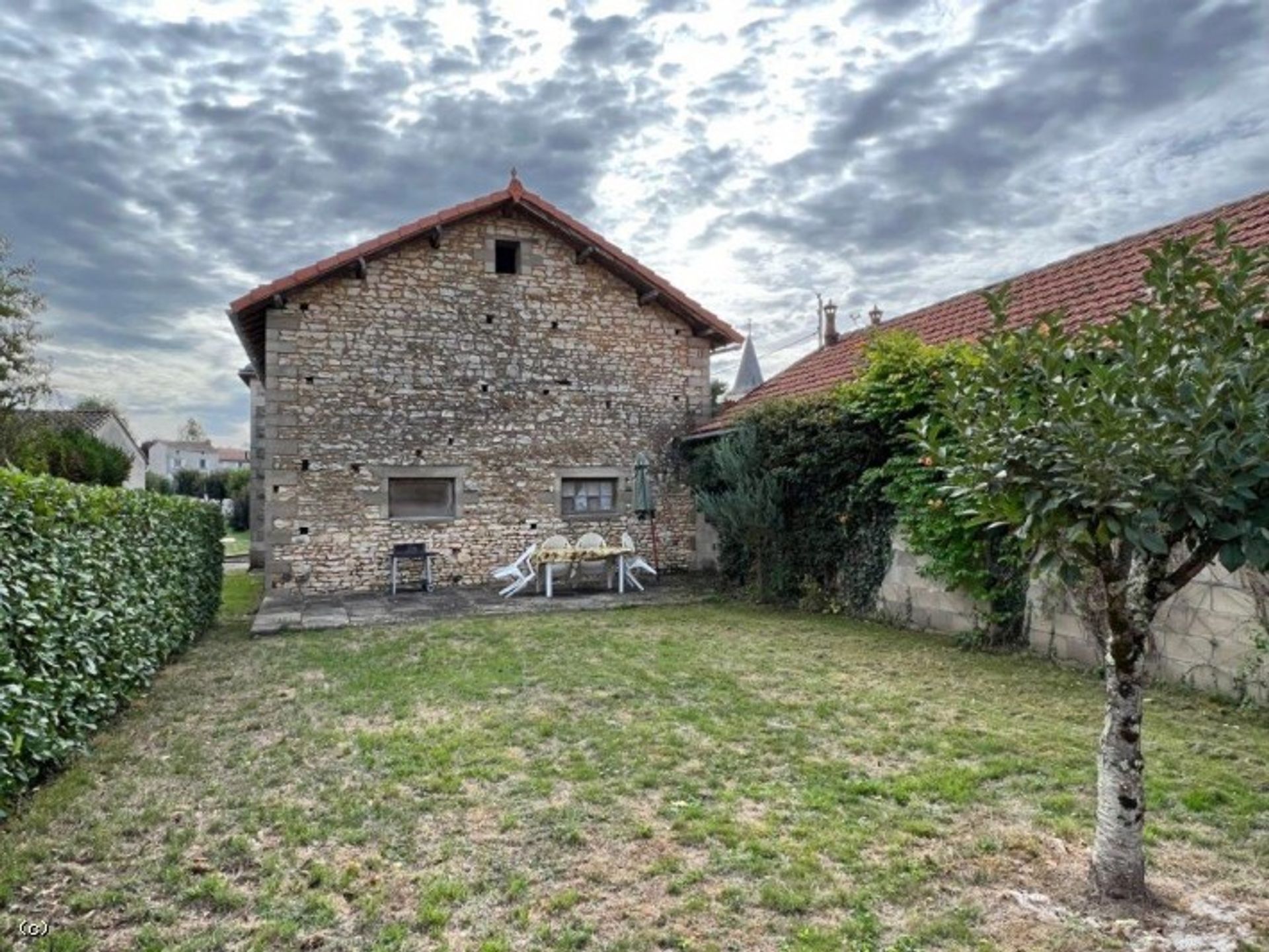 rumah dalam Civray, Nouvelle-Aquitaine 10945290