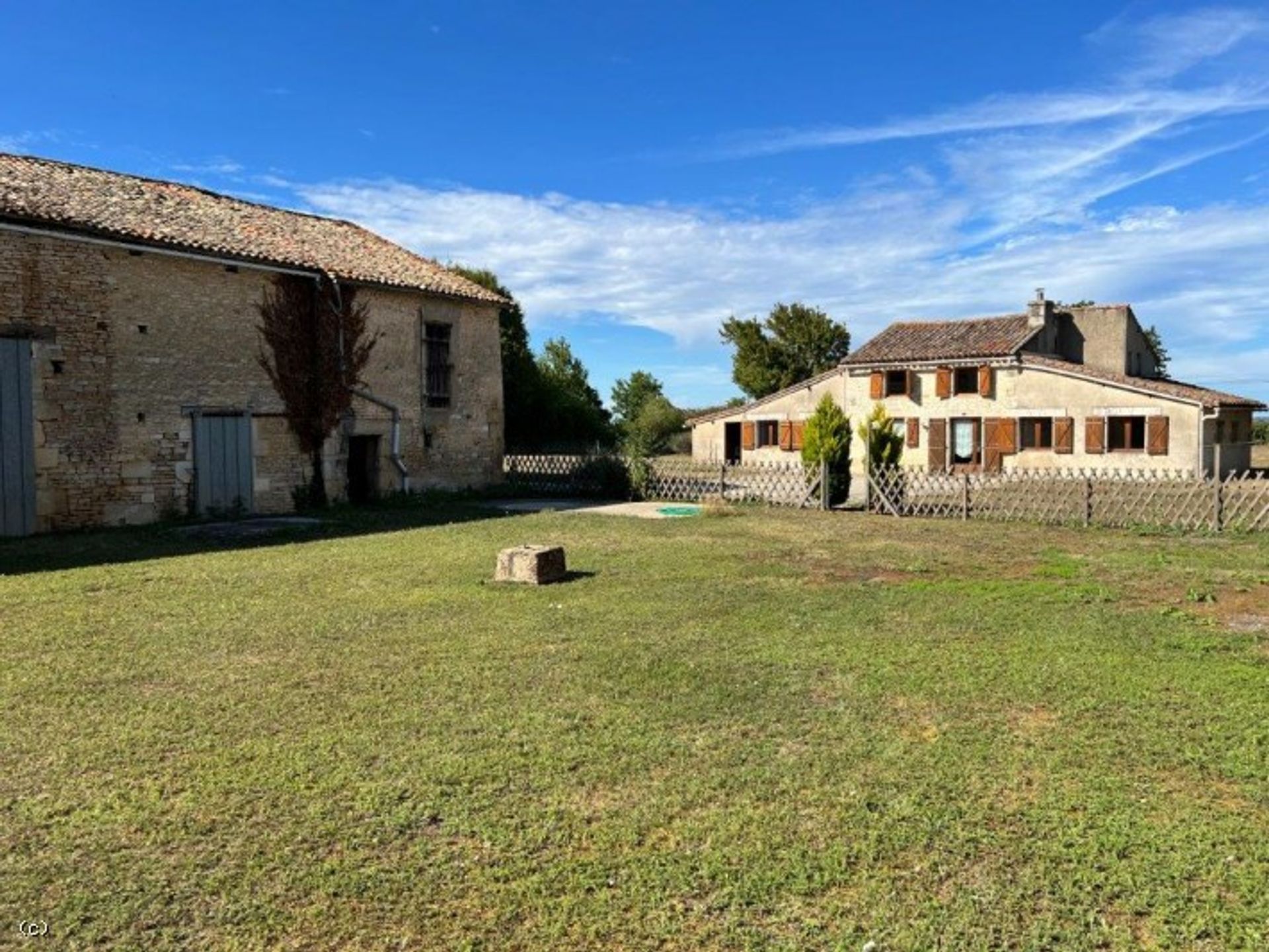 Hus i Villefagnan, Nouvelle-Aquitaine 10945300