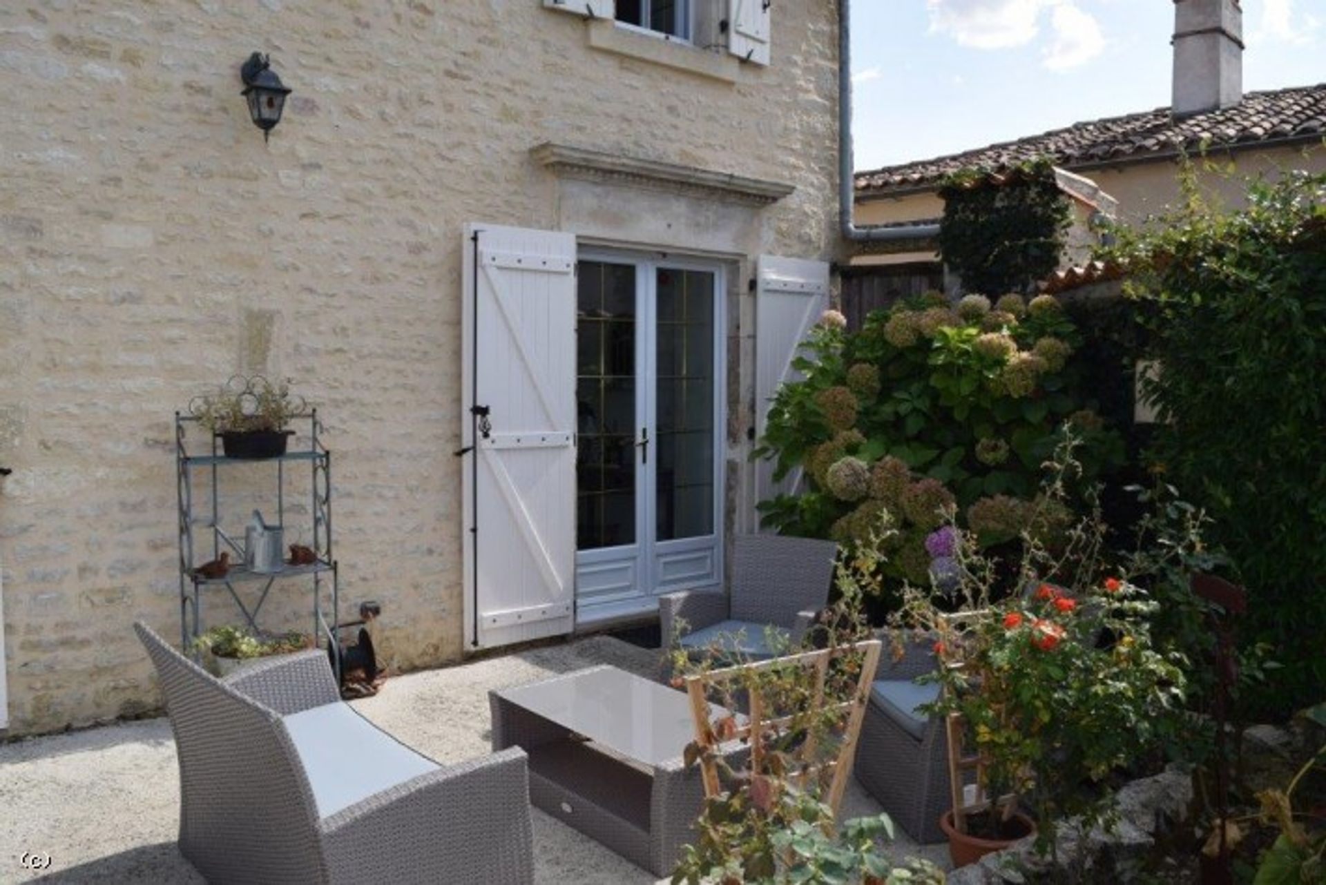 Huis in Ruffec, Nouvelle-Aquitaine 10945336