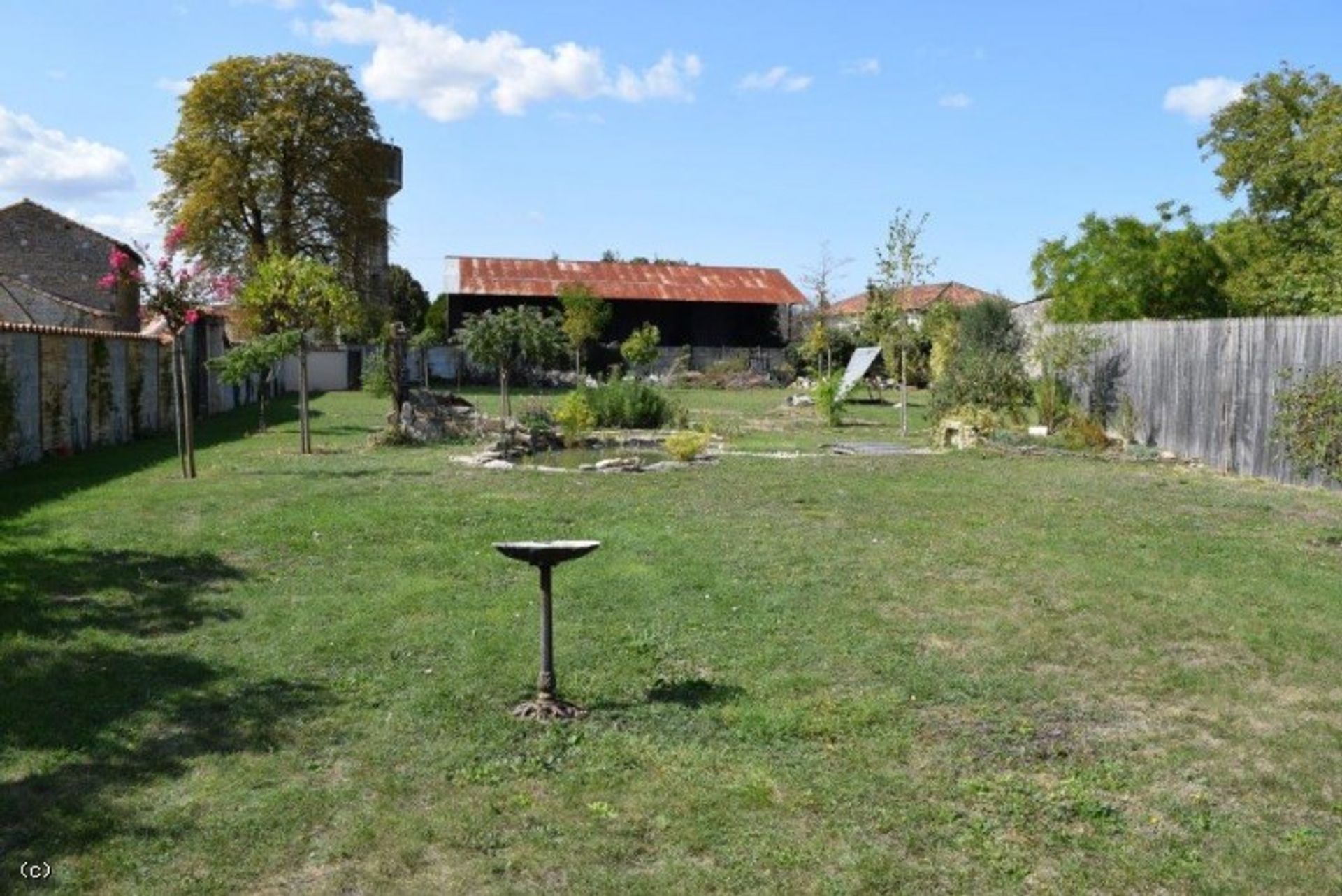 casa no Ruffec, Nouvelle-Aquitaine 10945336