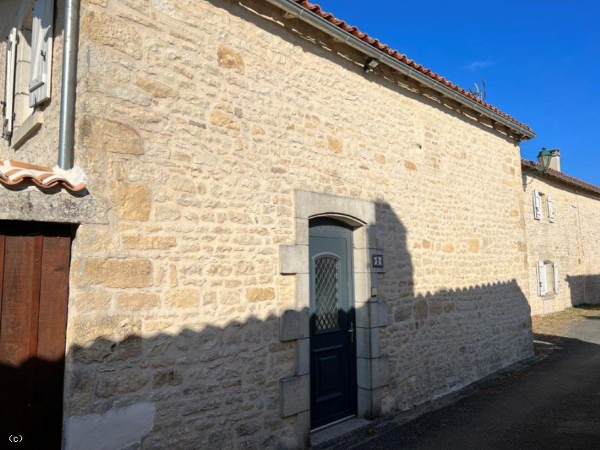 Rumah di Ruffec, Nouvelle-Aquitaine 10945336