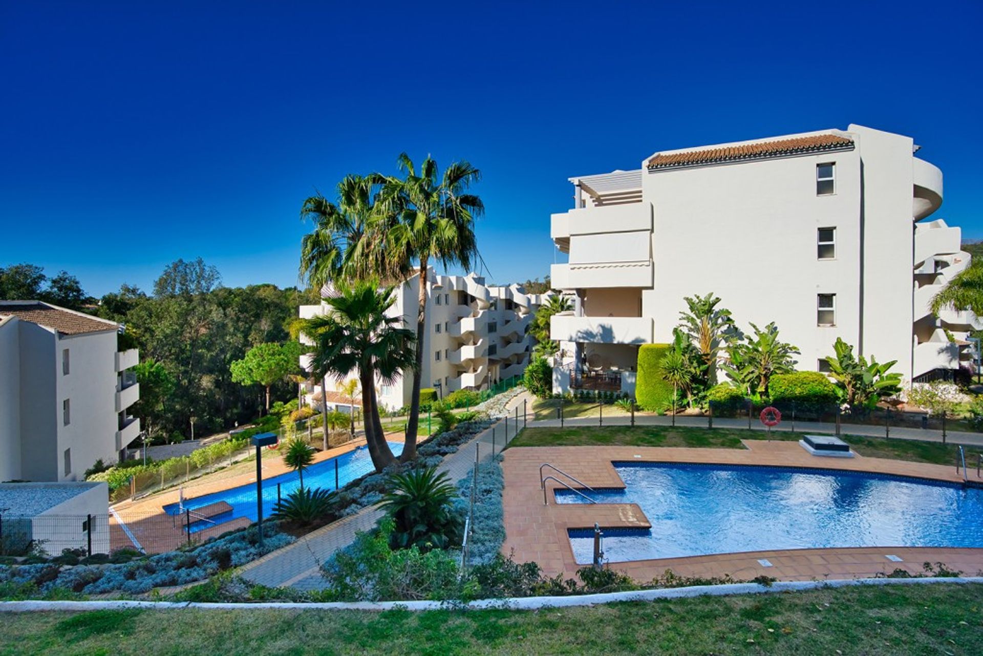 Condominium in Marbella, Andalucía 10946091