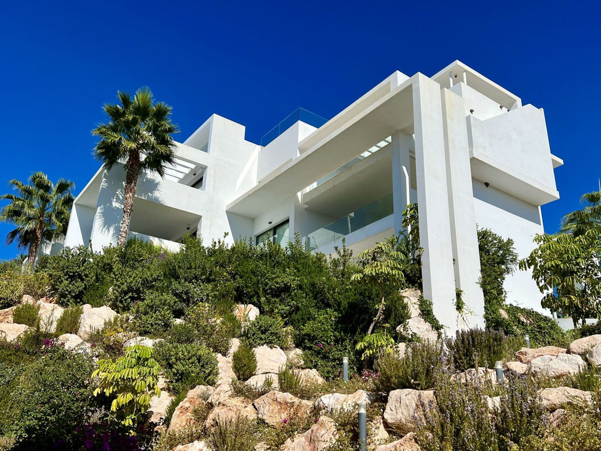 Condominium in Benahavis, Andalusia 10946105