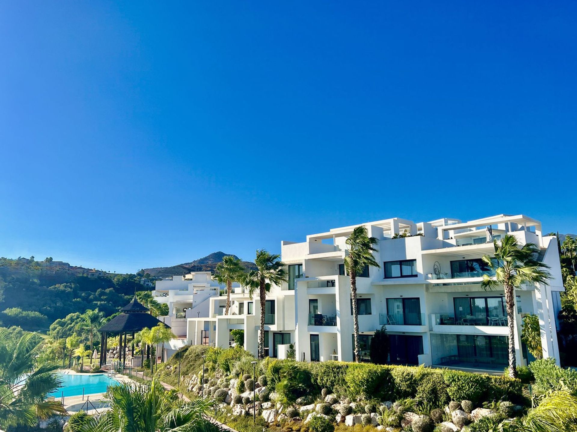 Condominium in Benahavis, Andalusia 10946105