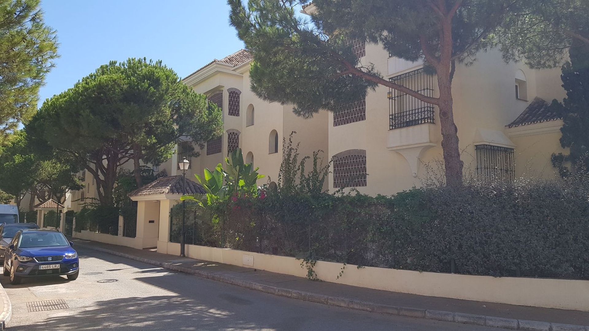 Condominium in Marbella, Andalucía 10946159