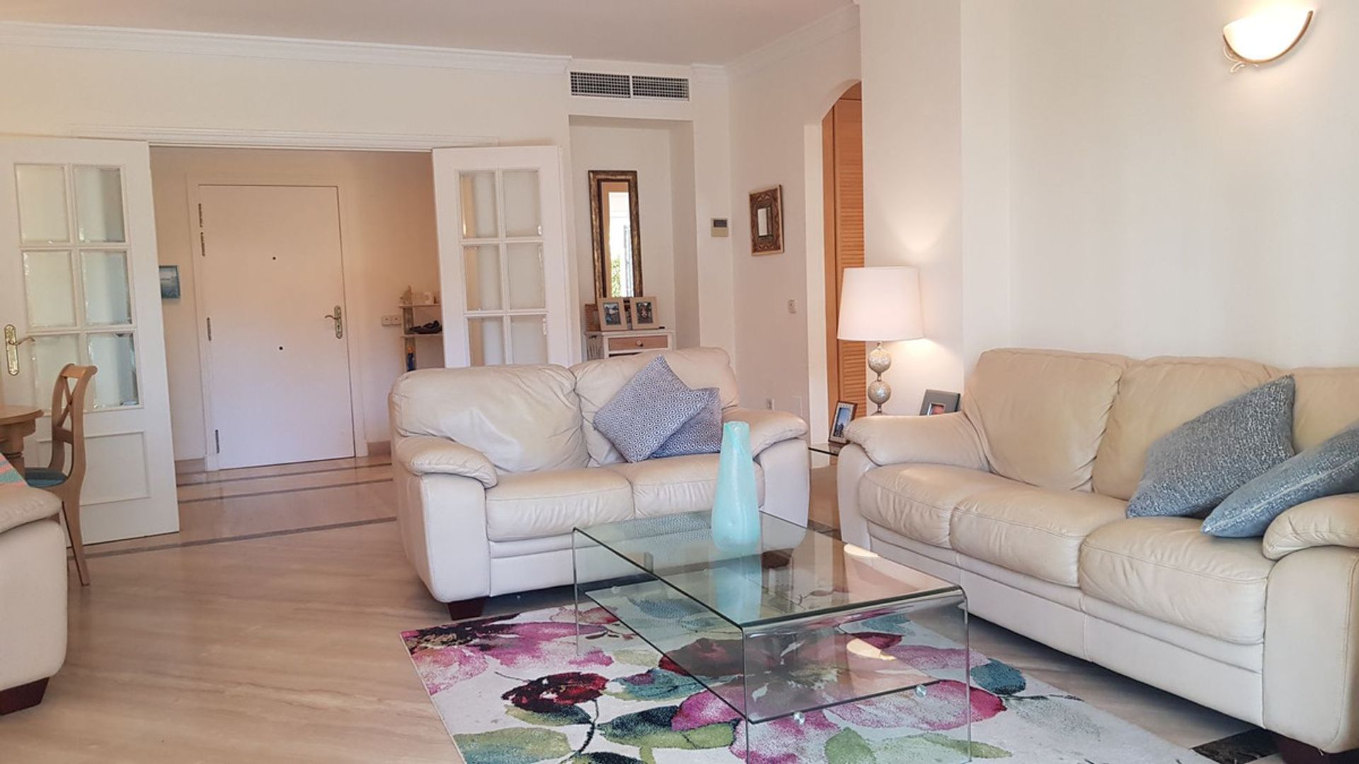 Condominium in Marbella, Andalucía 10946159