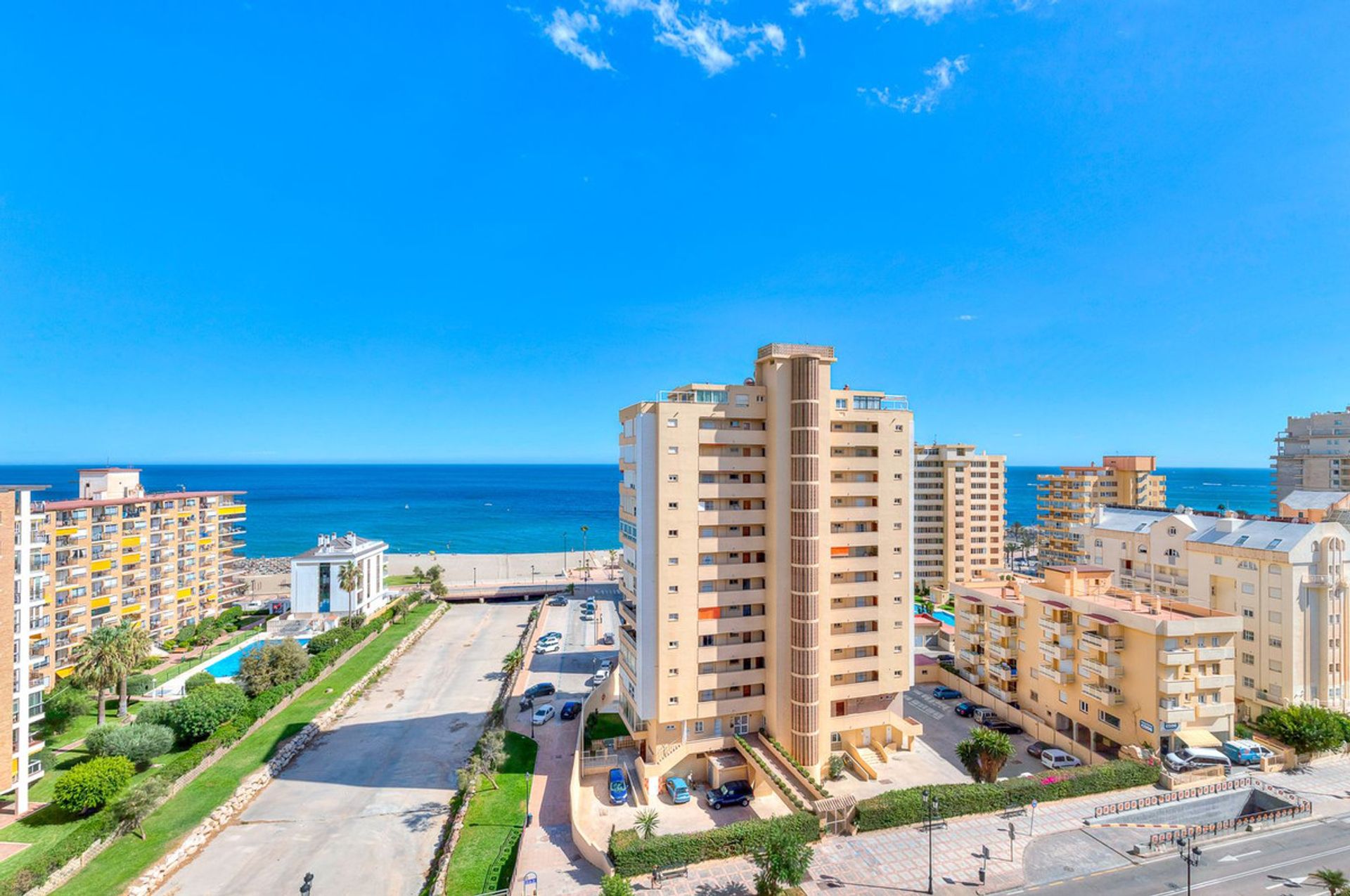 Condominium in Fuengirola, Andalusia 10946332