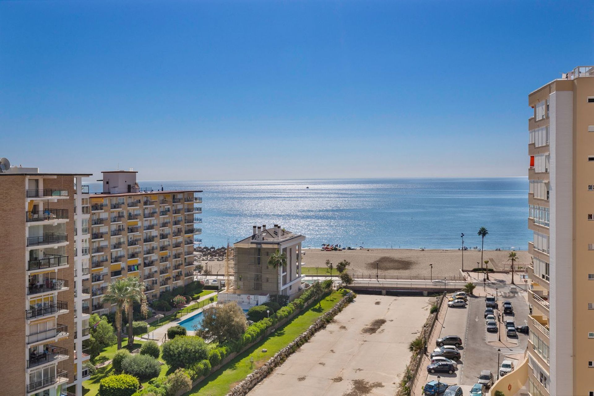 Condominium in Fuengirola, Andalusia 10946332