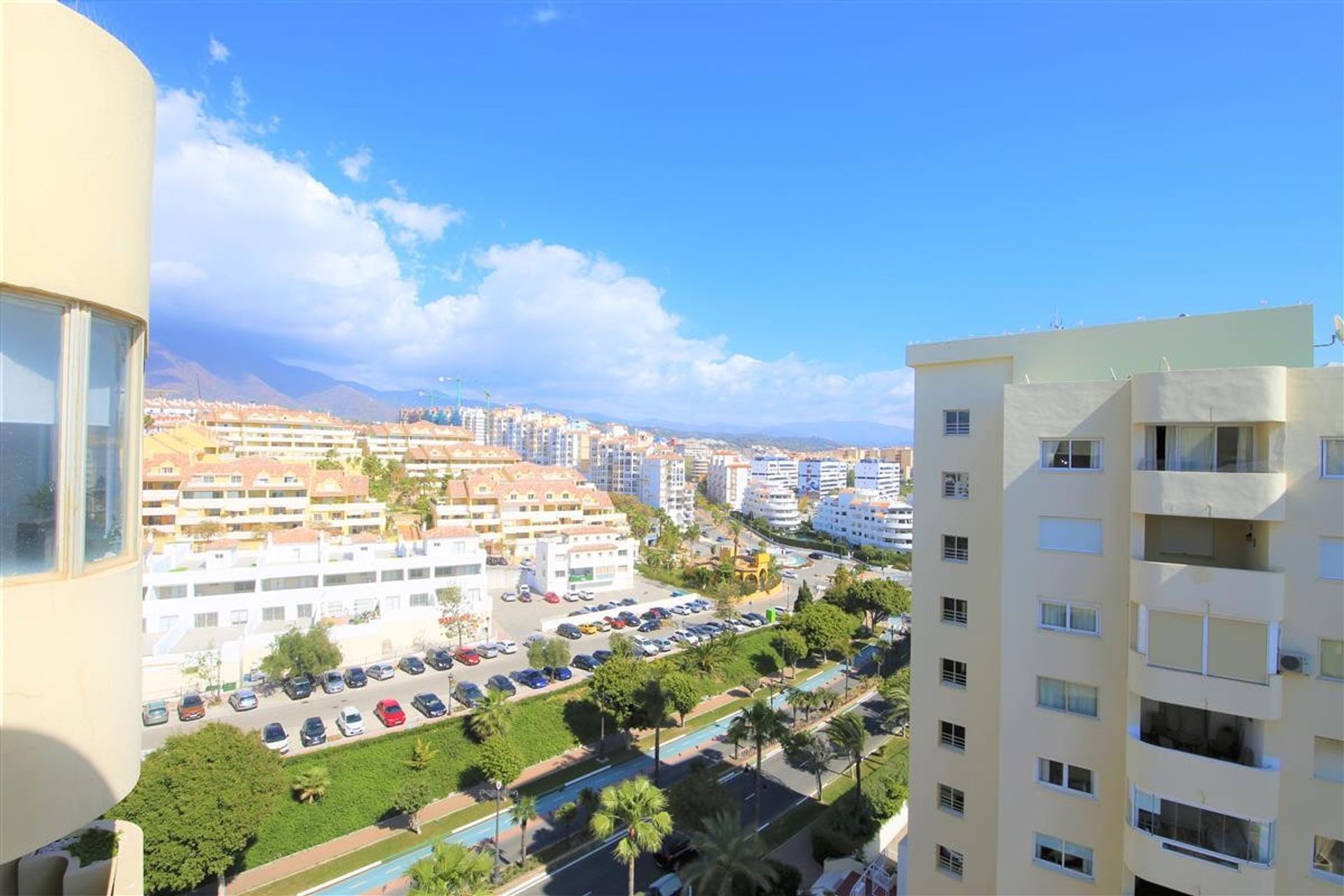 公寓 在 Estepona, Andalucía 10946526