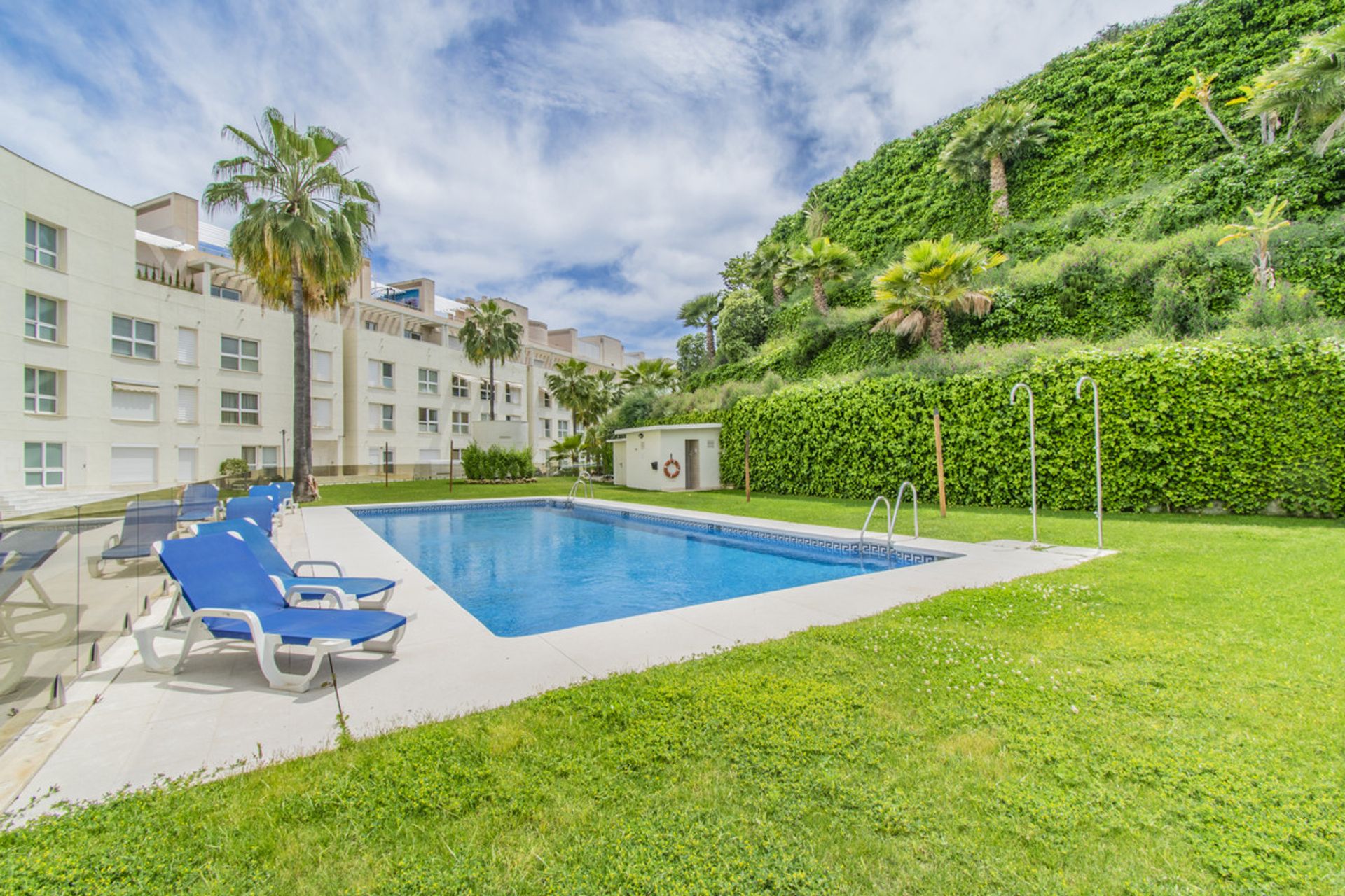 Condominium in Marbella, Andalucía 10946806