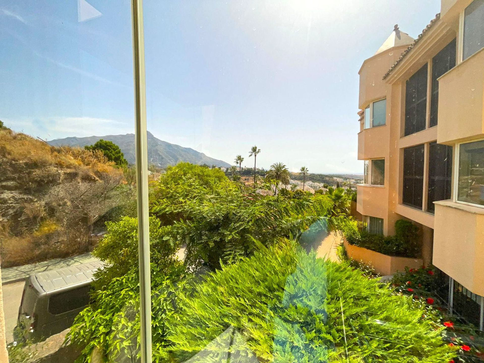 Condominium in Marbella, Andalucía 10946837