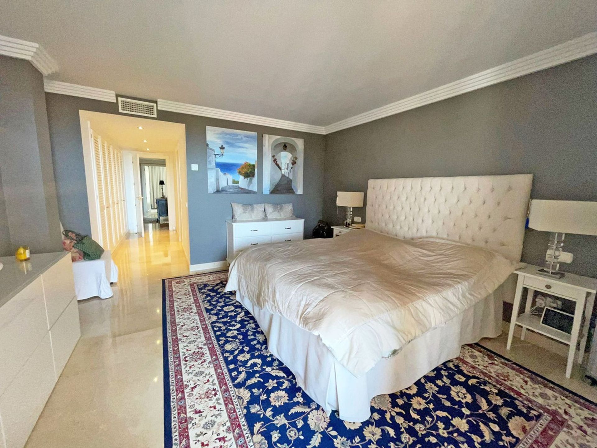 Condominium in Marbella, Andalucía 10946837