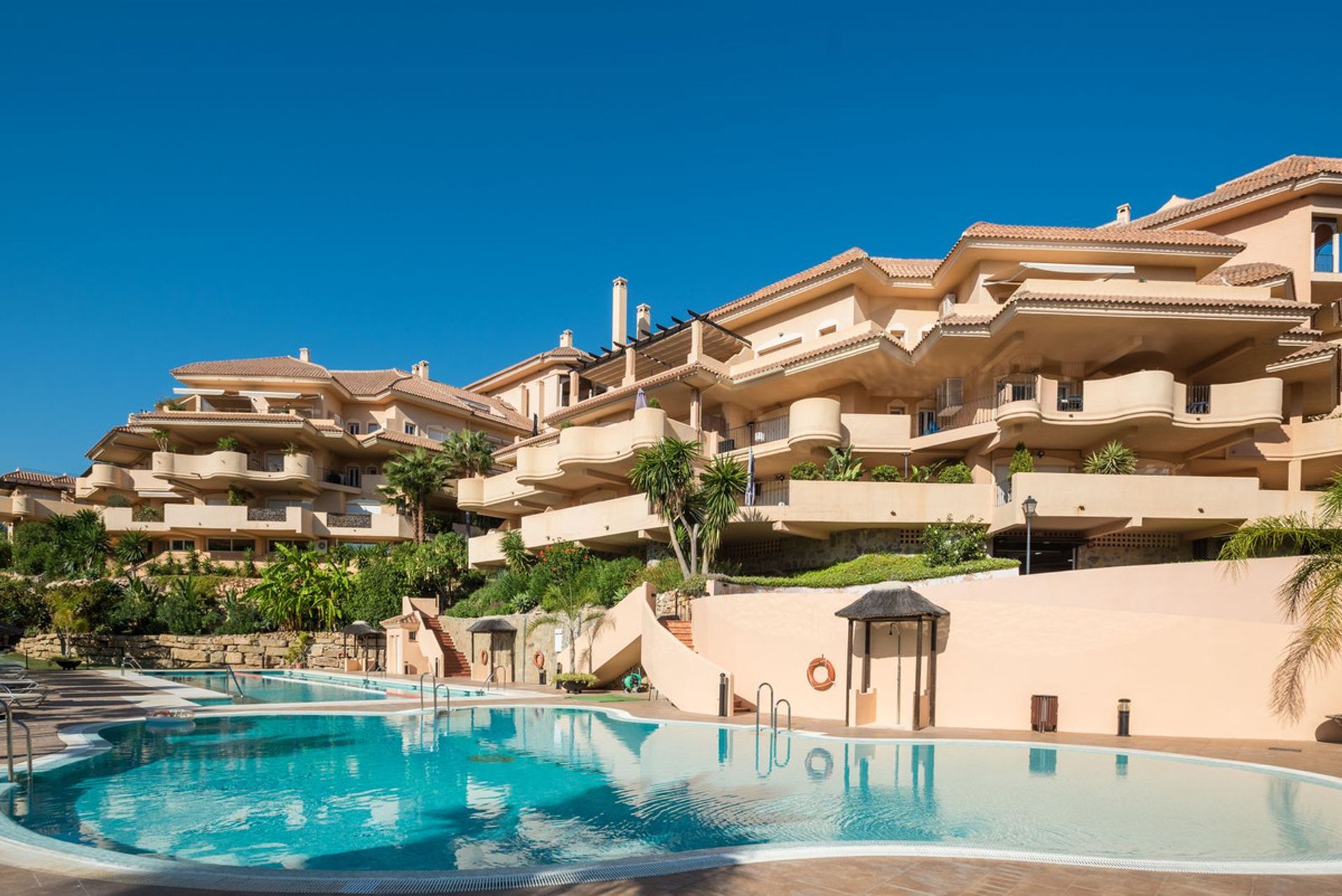 Condominium in Marbella, Andalucía 10946891