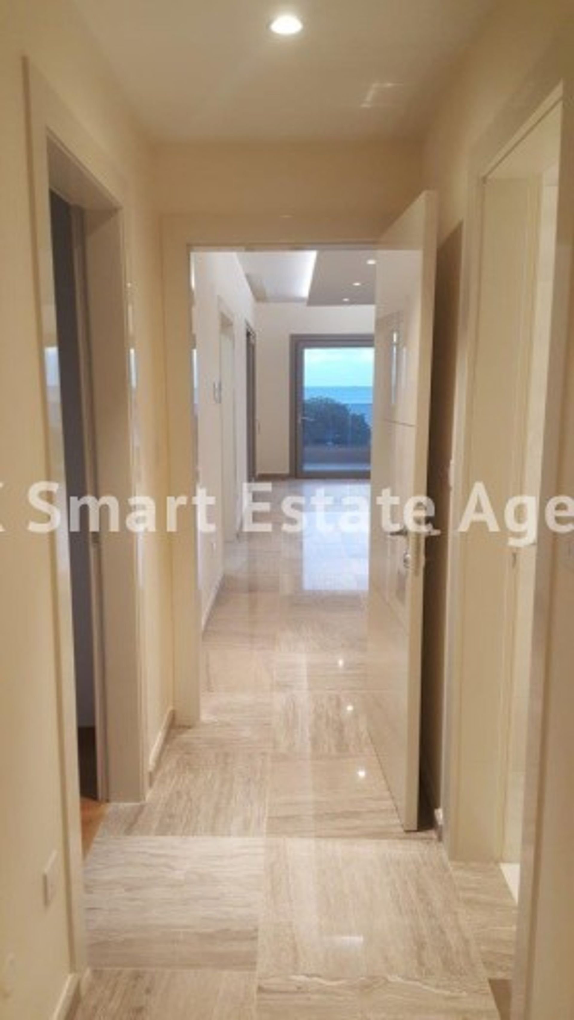 Condominium in Agios Tychon, Limassol 10949275