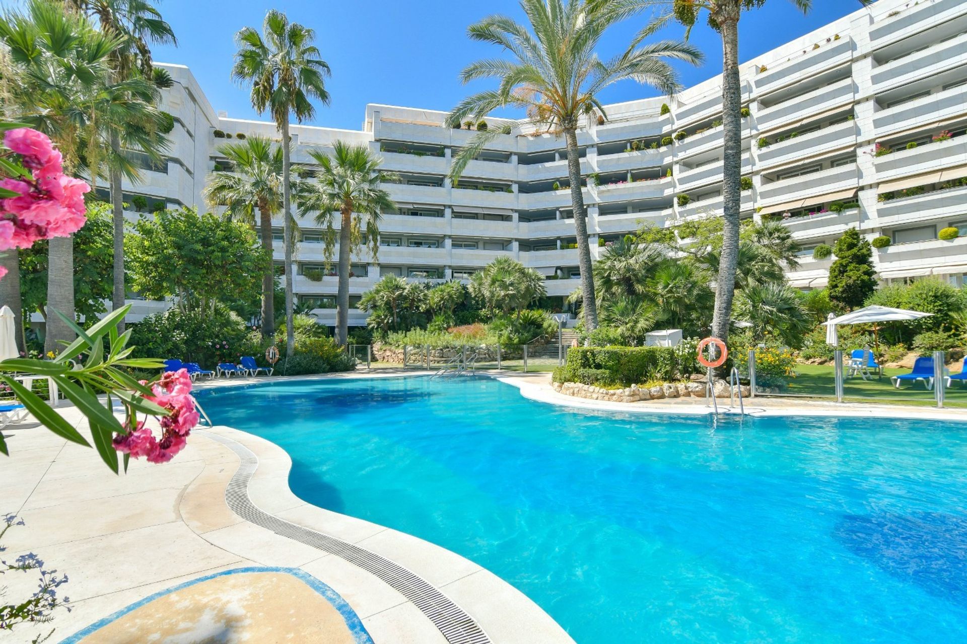 Condominium in Marbella, Andalusië 10951264