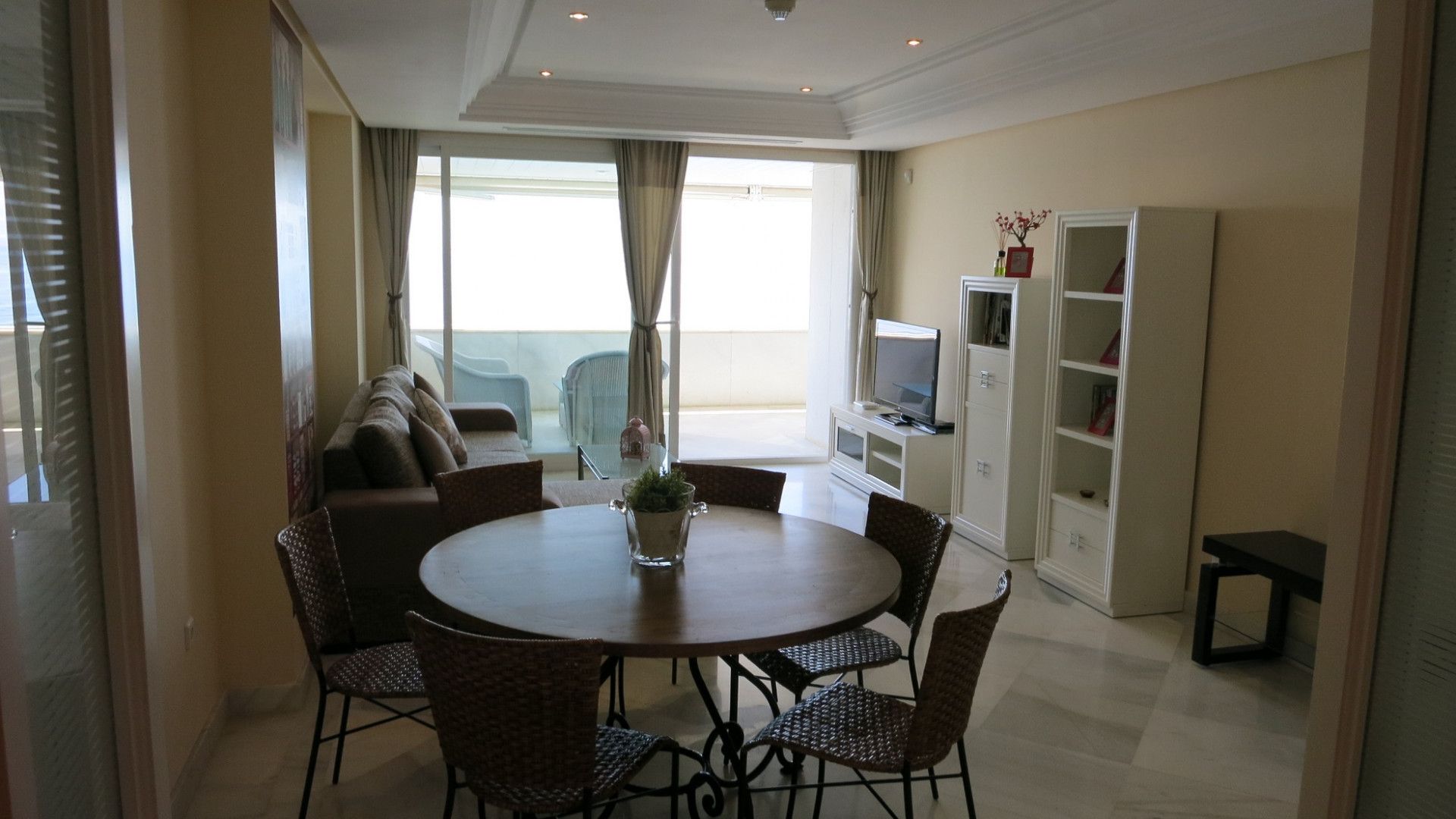 Condominium in Marbella, Andalucía 10951272