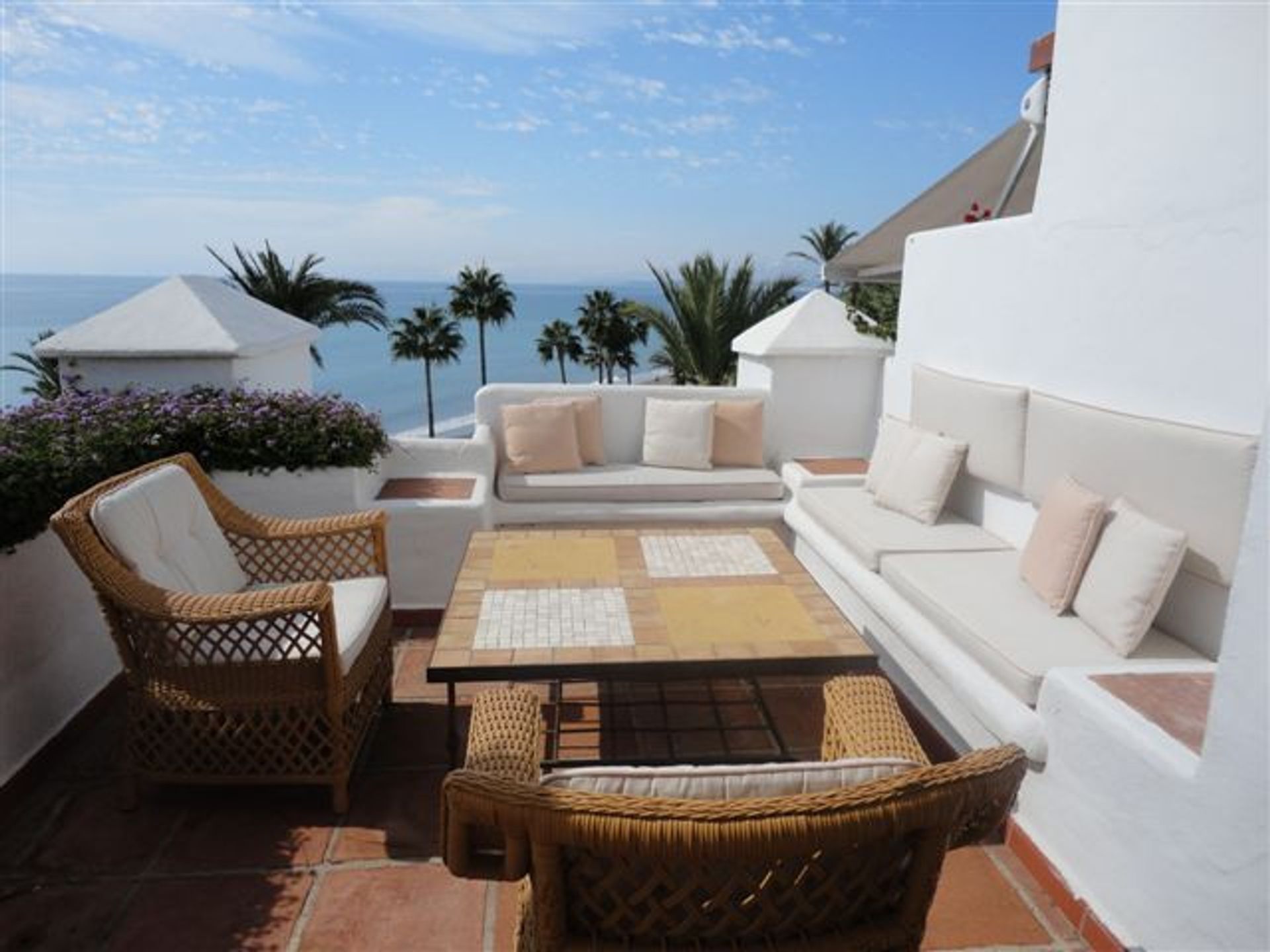 Condominium dans Estepona, Andalousie 10951280