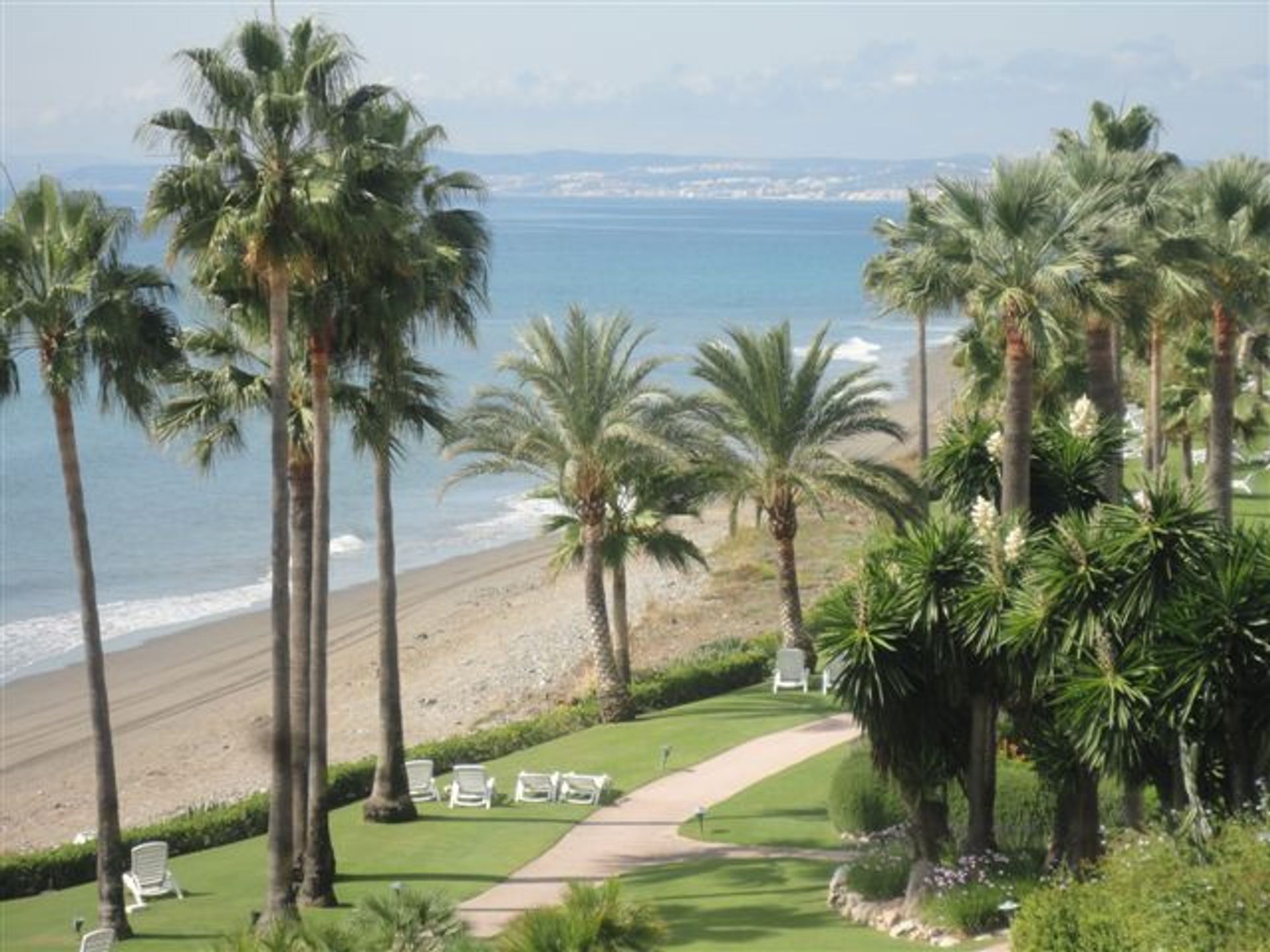 Condominium dans Estepona, Andalousie 10951280