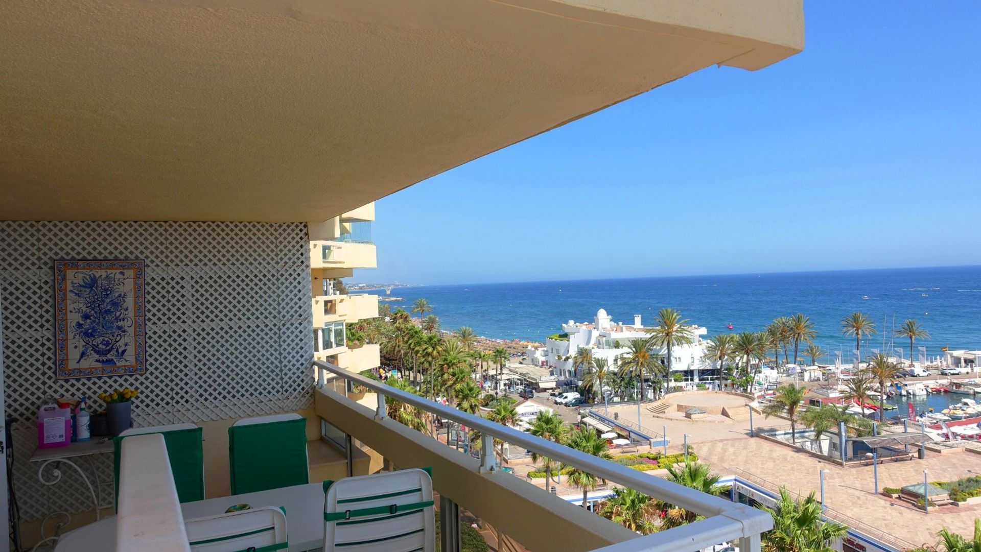 Condominium in Marbella, Andalucía 10951327