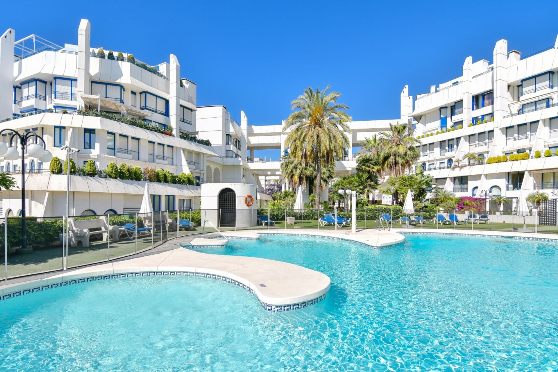 Condominium in Marbella, Andalusië 10951328