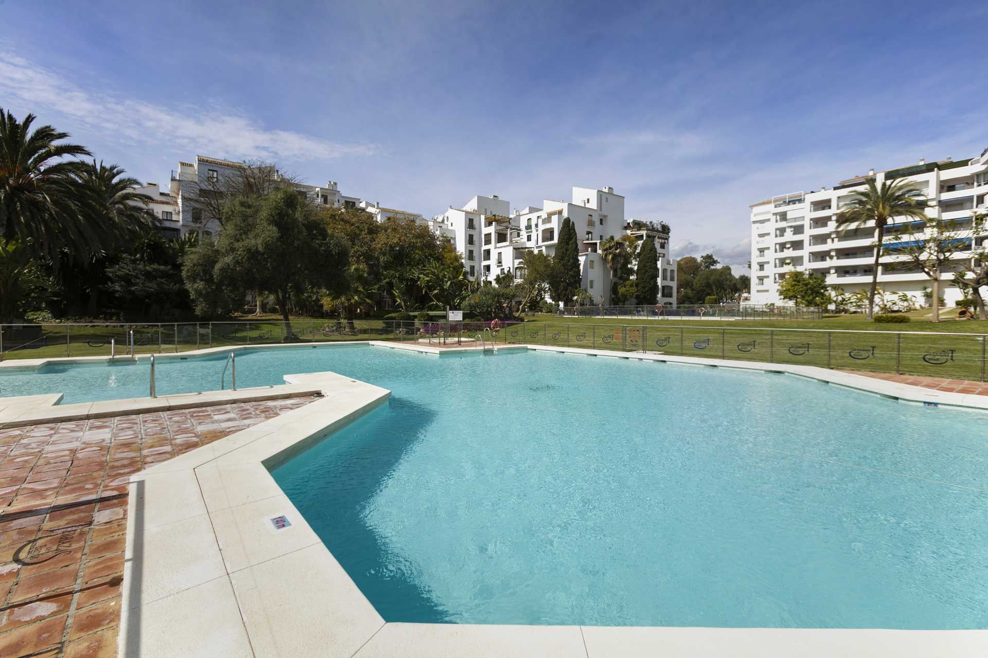 Condominium in Marbella, Andalucía 10951343