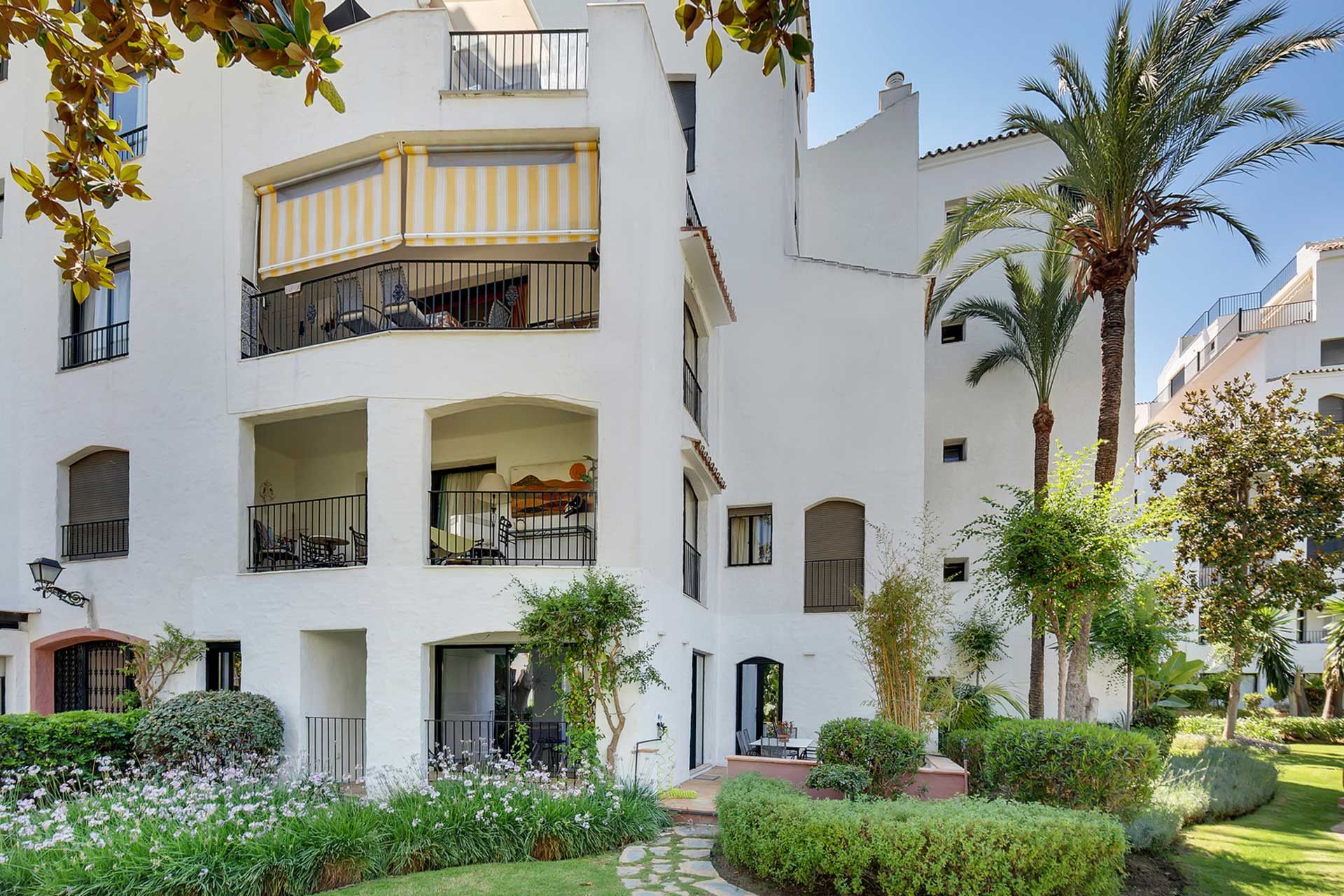 Condominium in Marbella, Andalucía 10951343