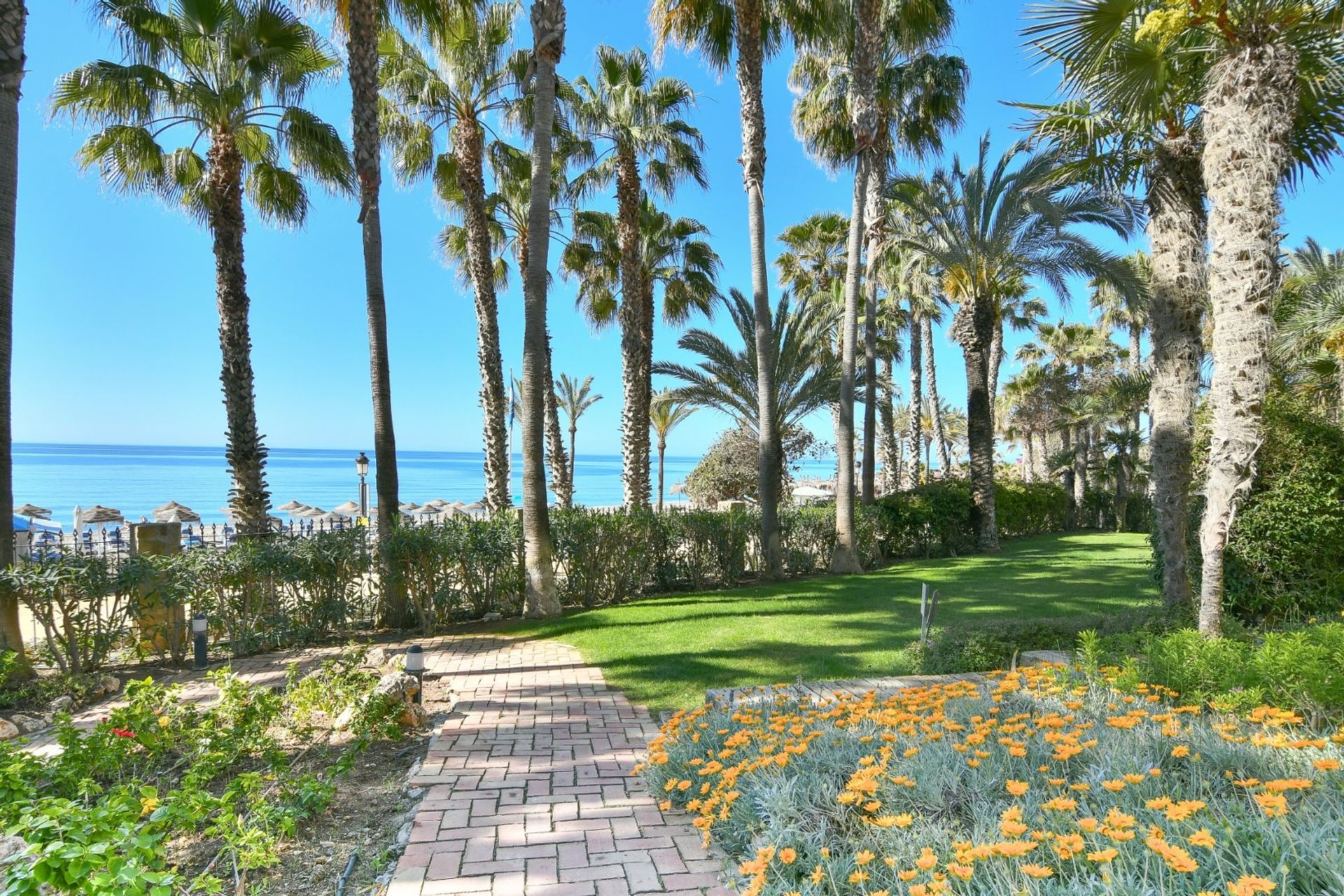 Condominium in Marbella, Andalusië 10951350