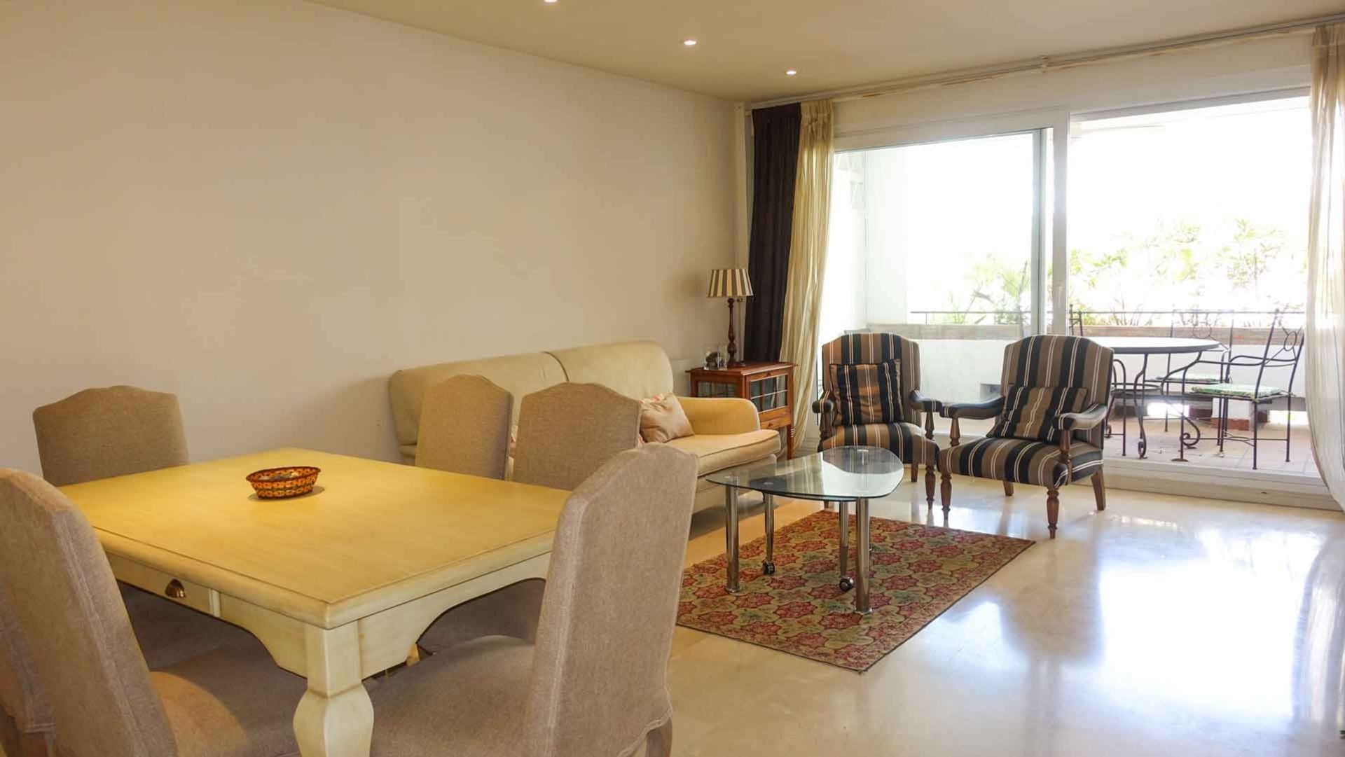 Condominium in Marbella, Andalucía 10951389