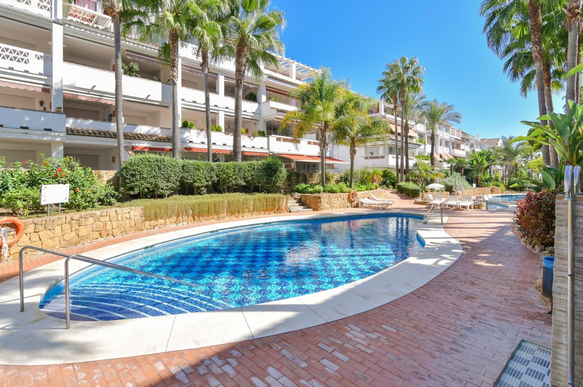 Condominium in Marbella, Andalucía 10951389