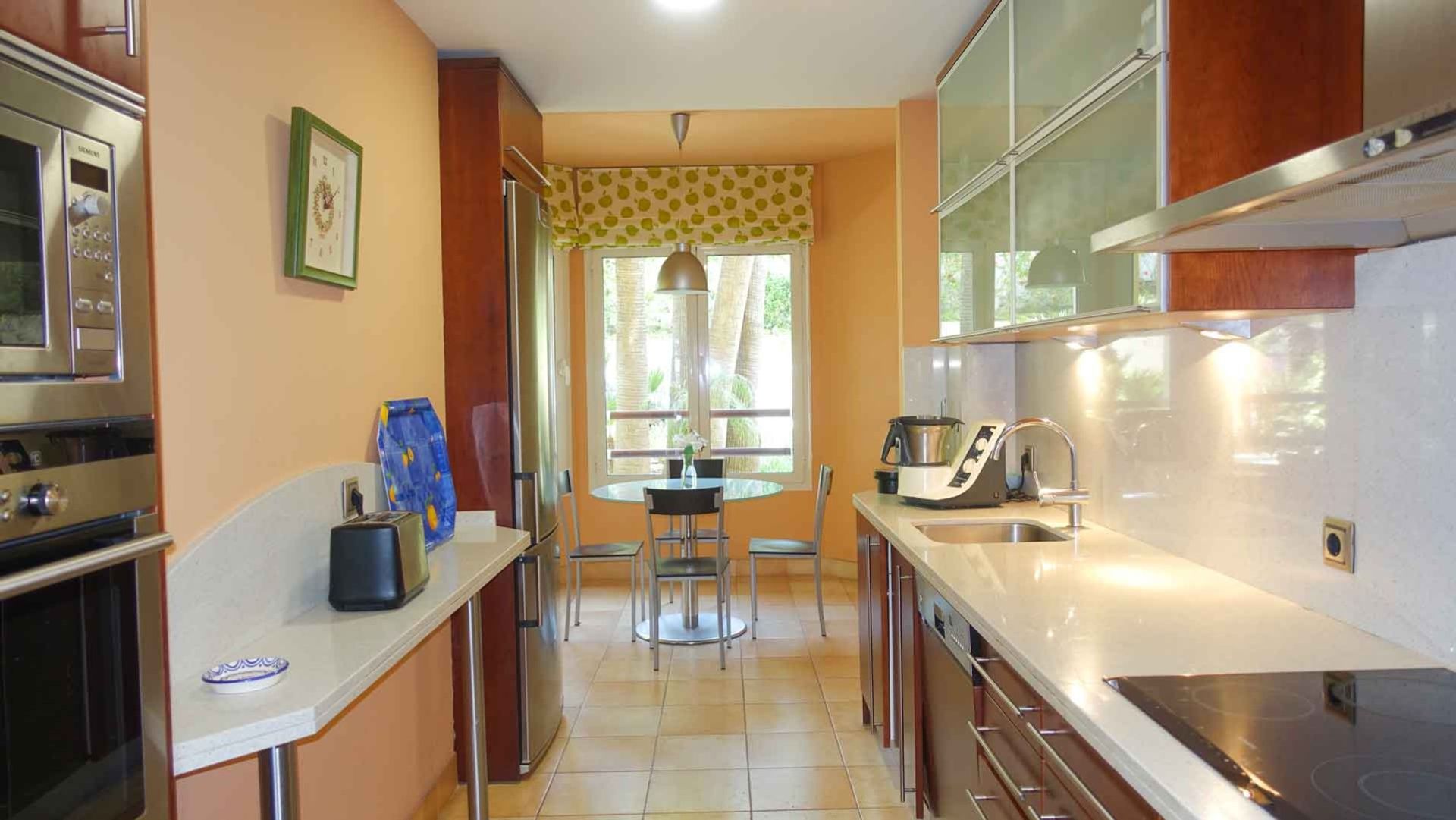 Condominium in Marbella, Andalusië 10951407