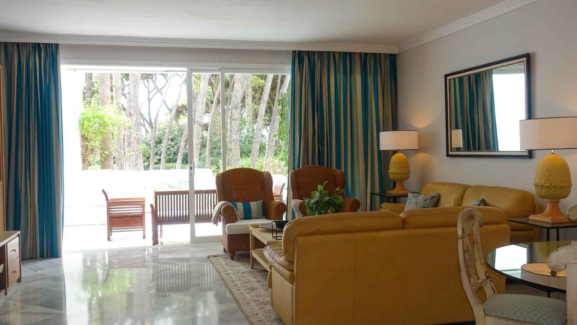 Condominium in Marbella, Andalucía 10951413