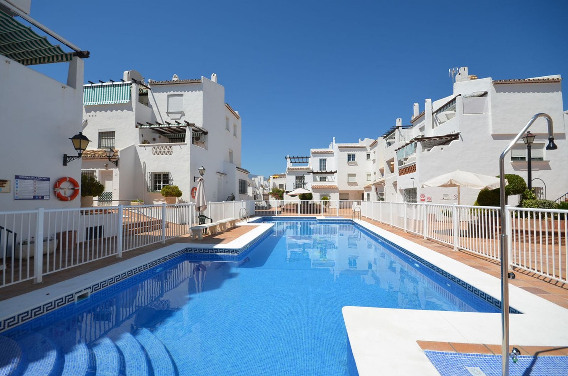 Condominium in Castillo de Sabinillas, Andalusia 10951838