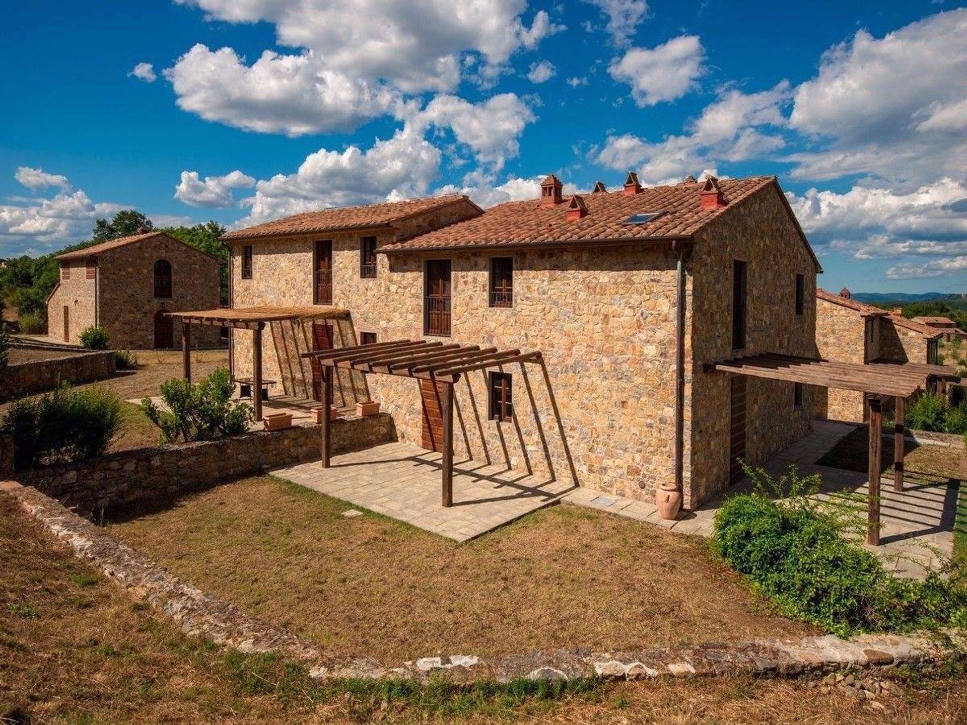 rumah dalam Bucine, Tuscany 10952623