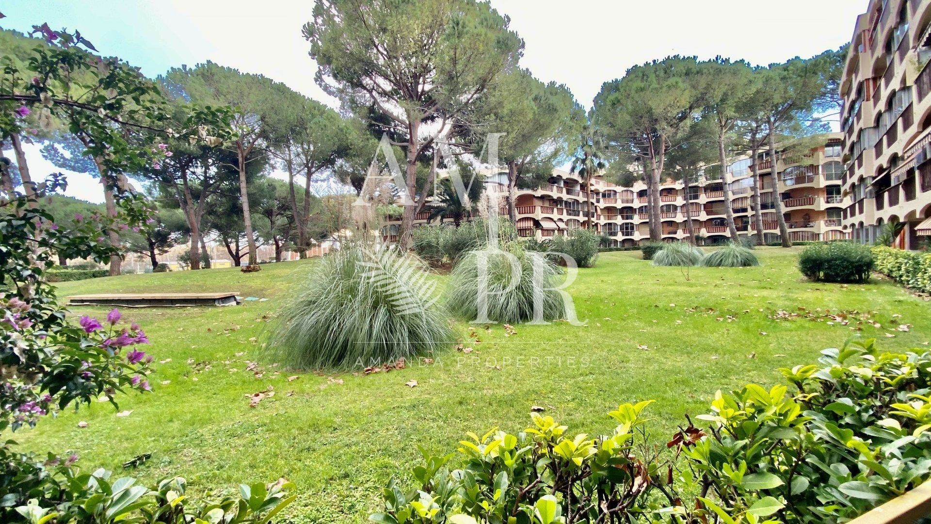 Condominio nel Mandelieu-la-Napoule, Provence-Alpes-Côte d'Azur 10952741